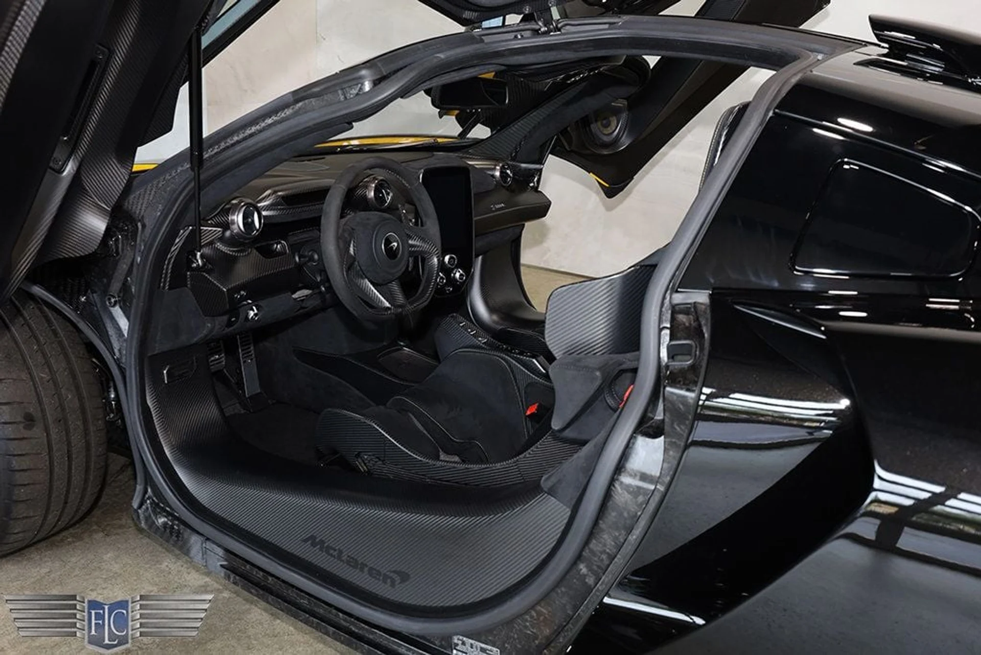 mph018_3890579127_used_2019_mclaren_senna_9689_22907327_19_1024_8baeea3bee
