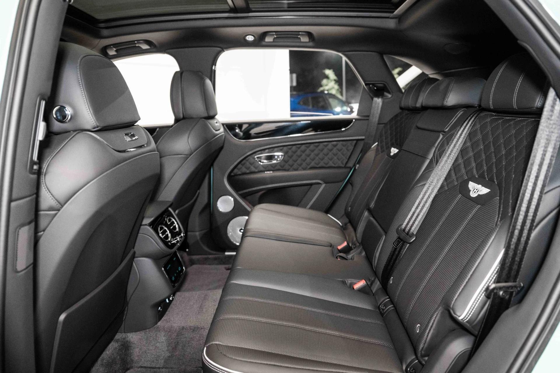 mph018_3891637326_Used_2024_Bentley_Bentayga_S_V8_1759780354_eb03377c25