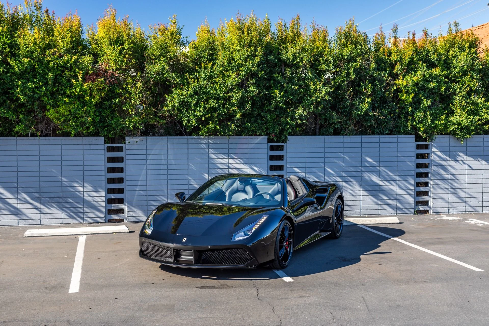 mph018_3897772621_Used_2018_Ferrari_488_Spider_1701972841_e6ac918ba4