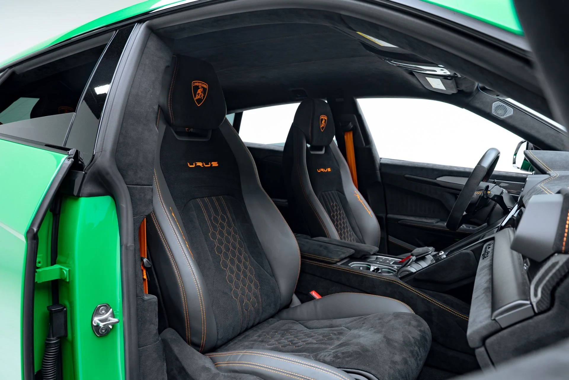 mph018_3906591421_Used_2023_Lamborghini_Urus_Performante_1776977972_5510241257