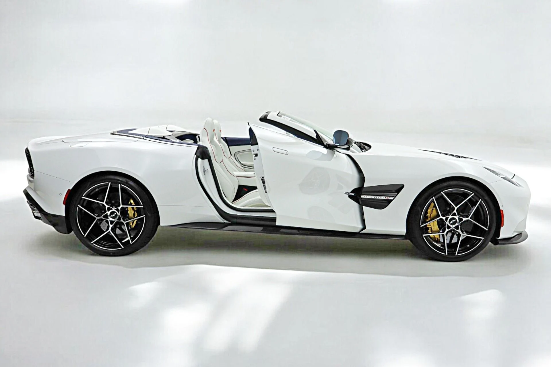 mph018_3916594794_New_2026_Aston_Martin_Vanquish_Volante_224ff0cd2b