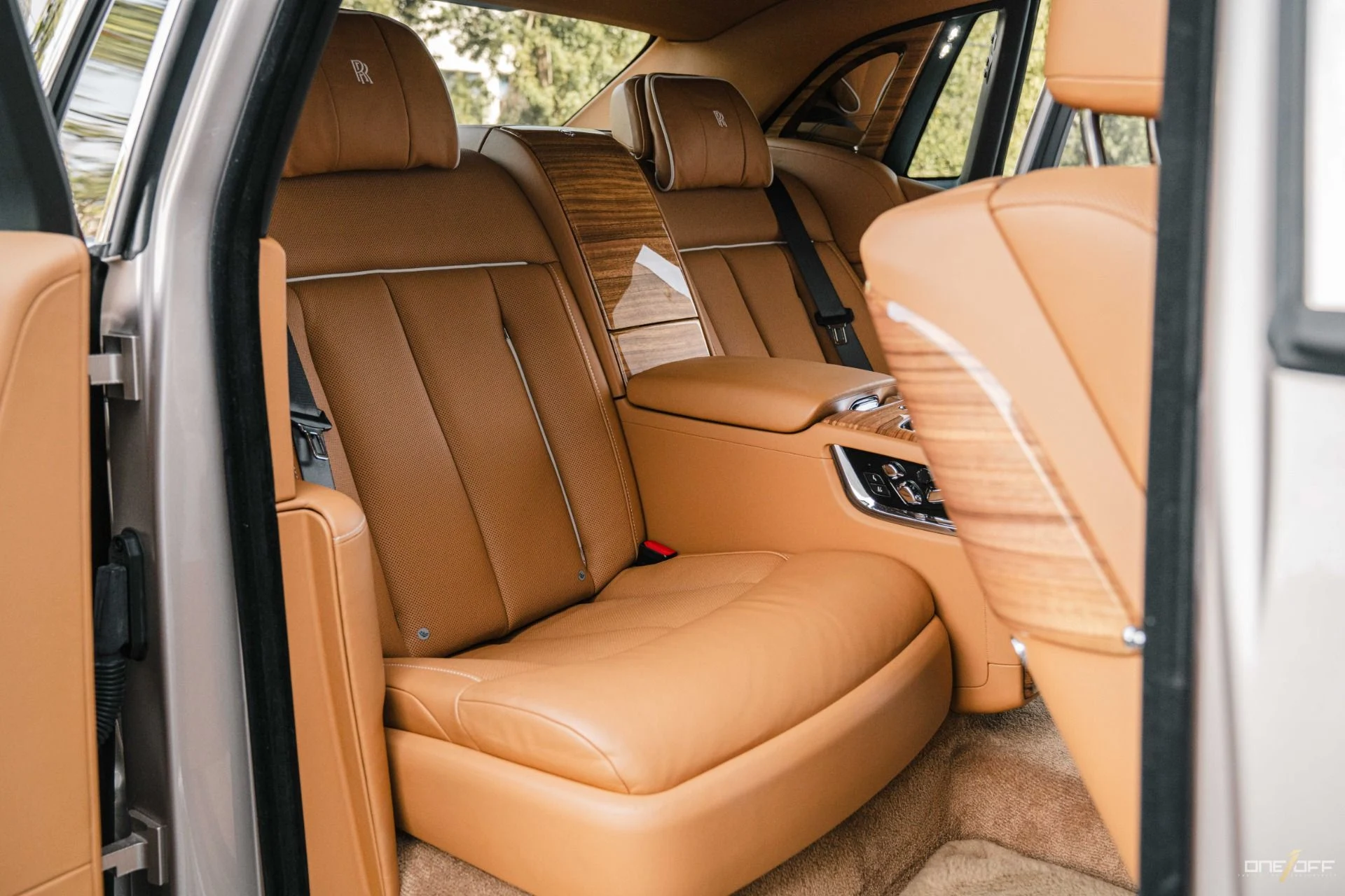 mph018_3924900837_Used_2019_Rolls_Royce_Phantom_FULL_MANSORY_BUILD_525600_MSRP_White_Sands_Paint_w_Starlight_Warranty_1753731338_15410aaf22