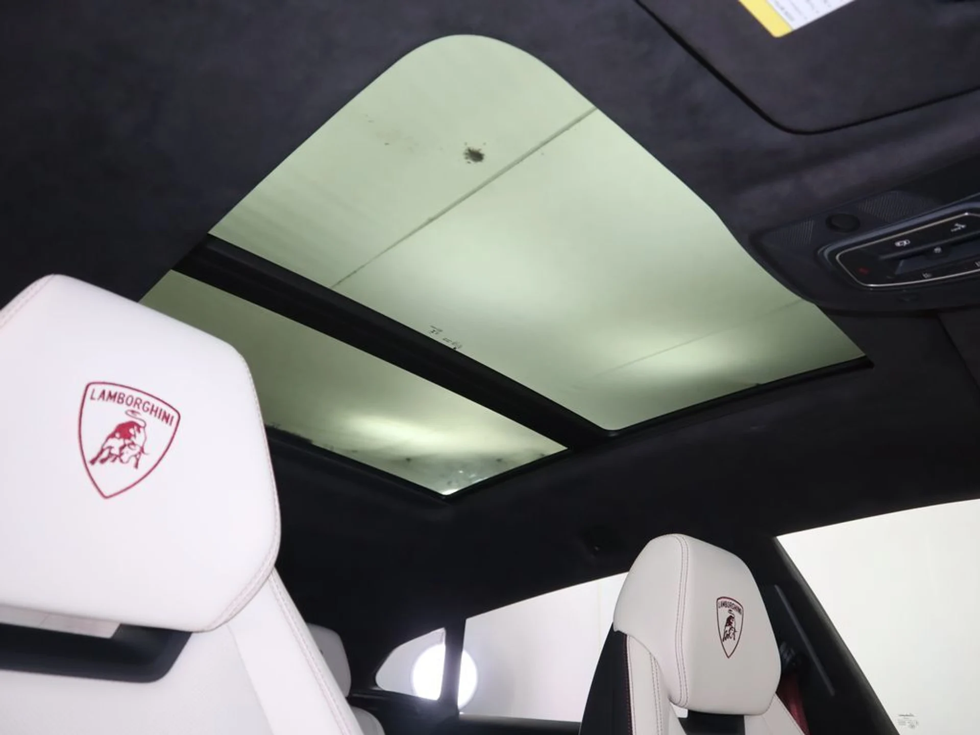 mph018_3926725347_used_2024_lamborghini_urus_sawd_8119_22965395_19_1024_8ff1be2817