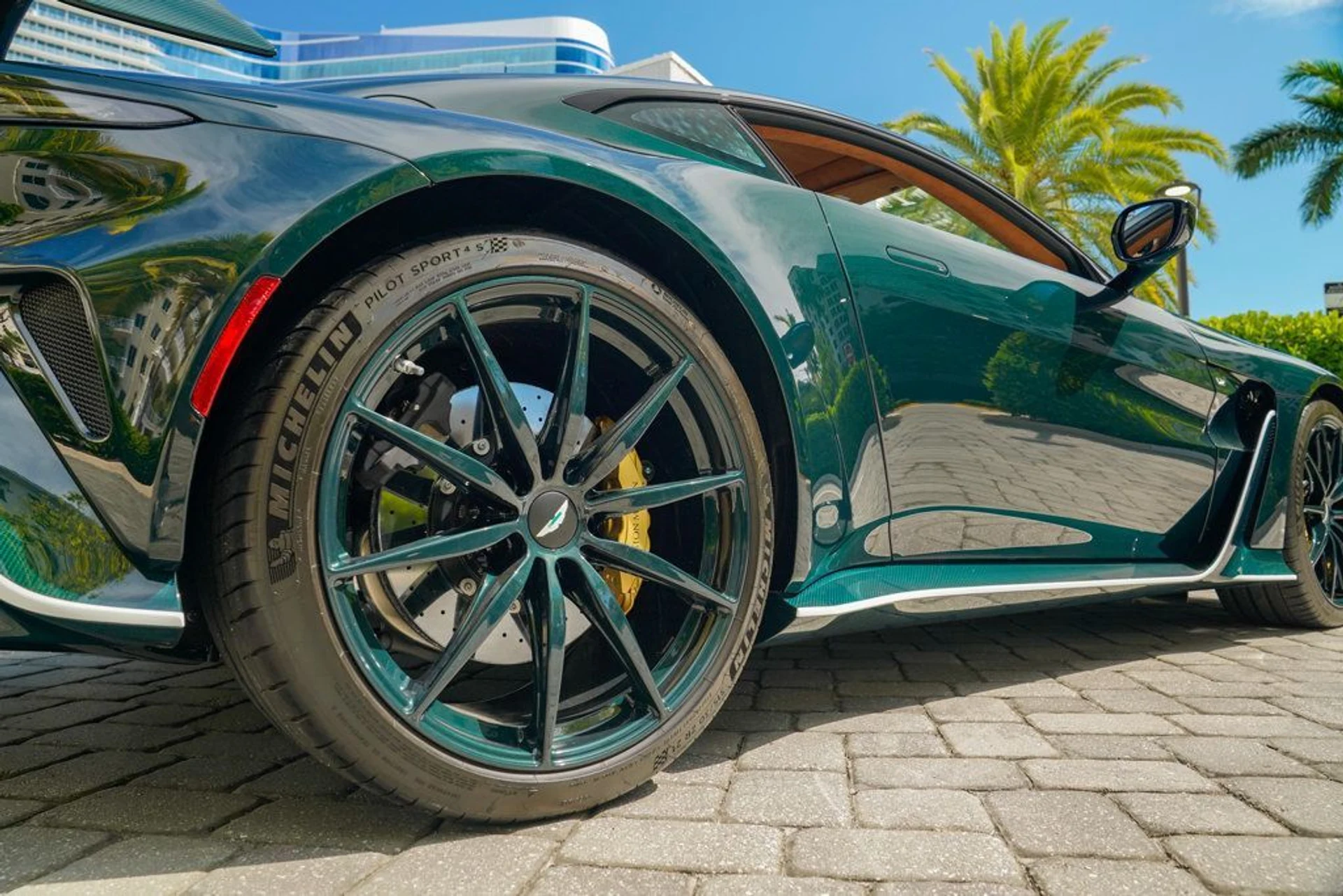 mph018_3926921738_used_2023_aston_martin_vantage_v12coupe_14354_22896697_19_1024_10ce9bda30