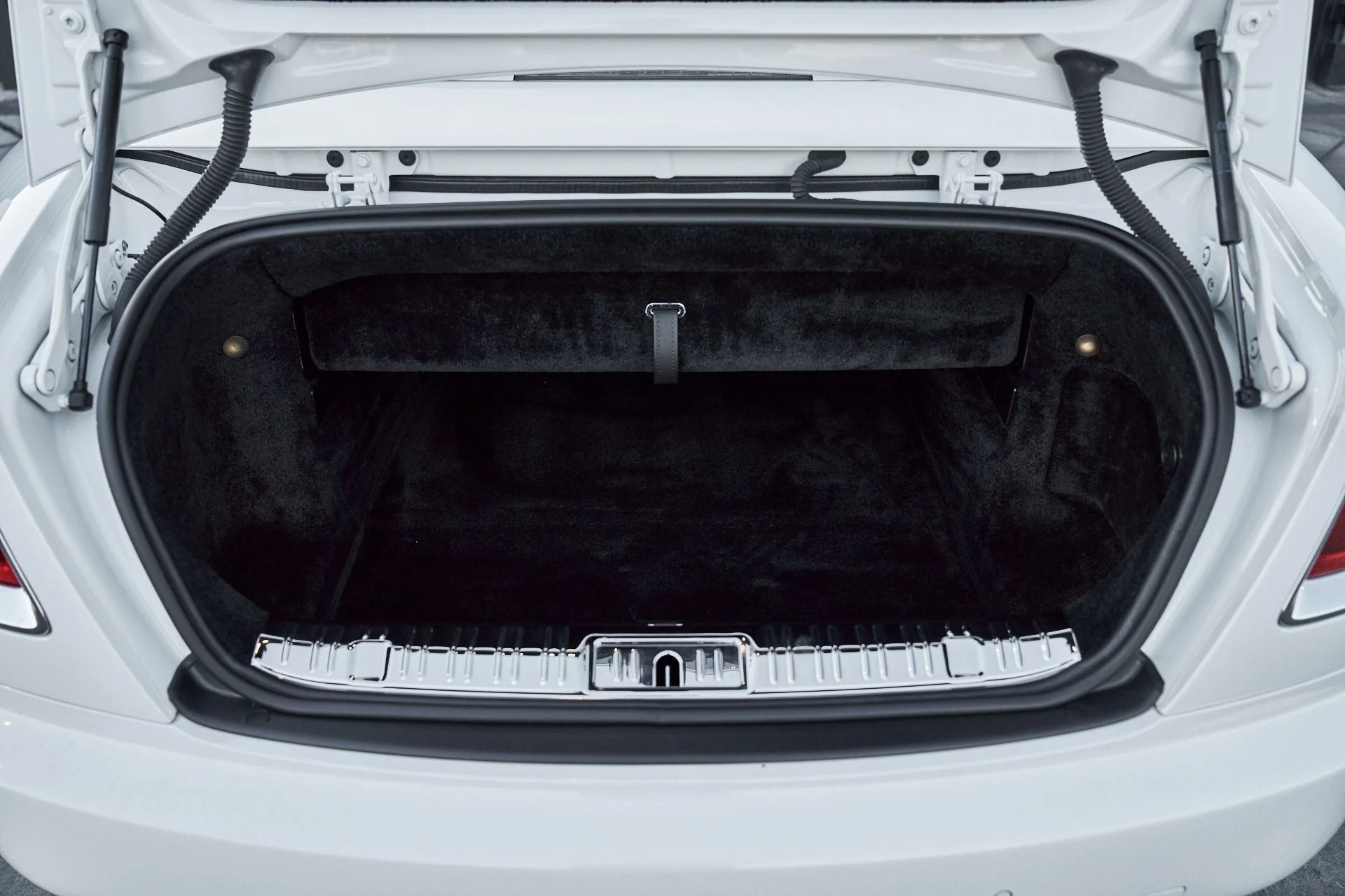 mph018_392857061_Used_2017_Rolls_Royce_Dawn_Base_1764730538_7cfd612d97