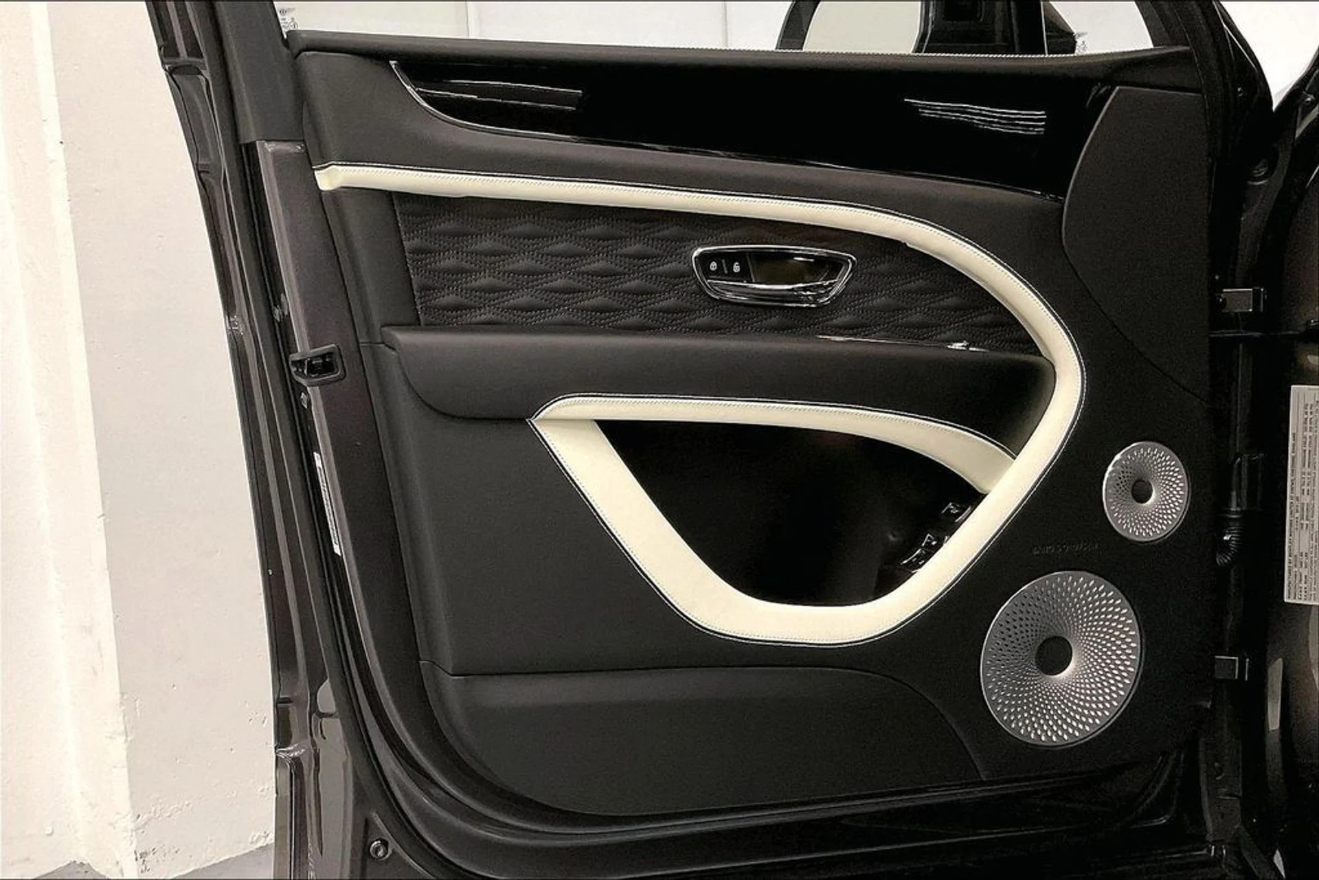 mph018_3931010180_00485f4e9d82def31b270a623917c767x_d66bff394e