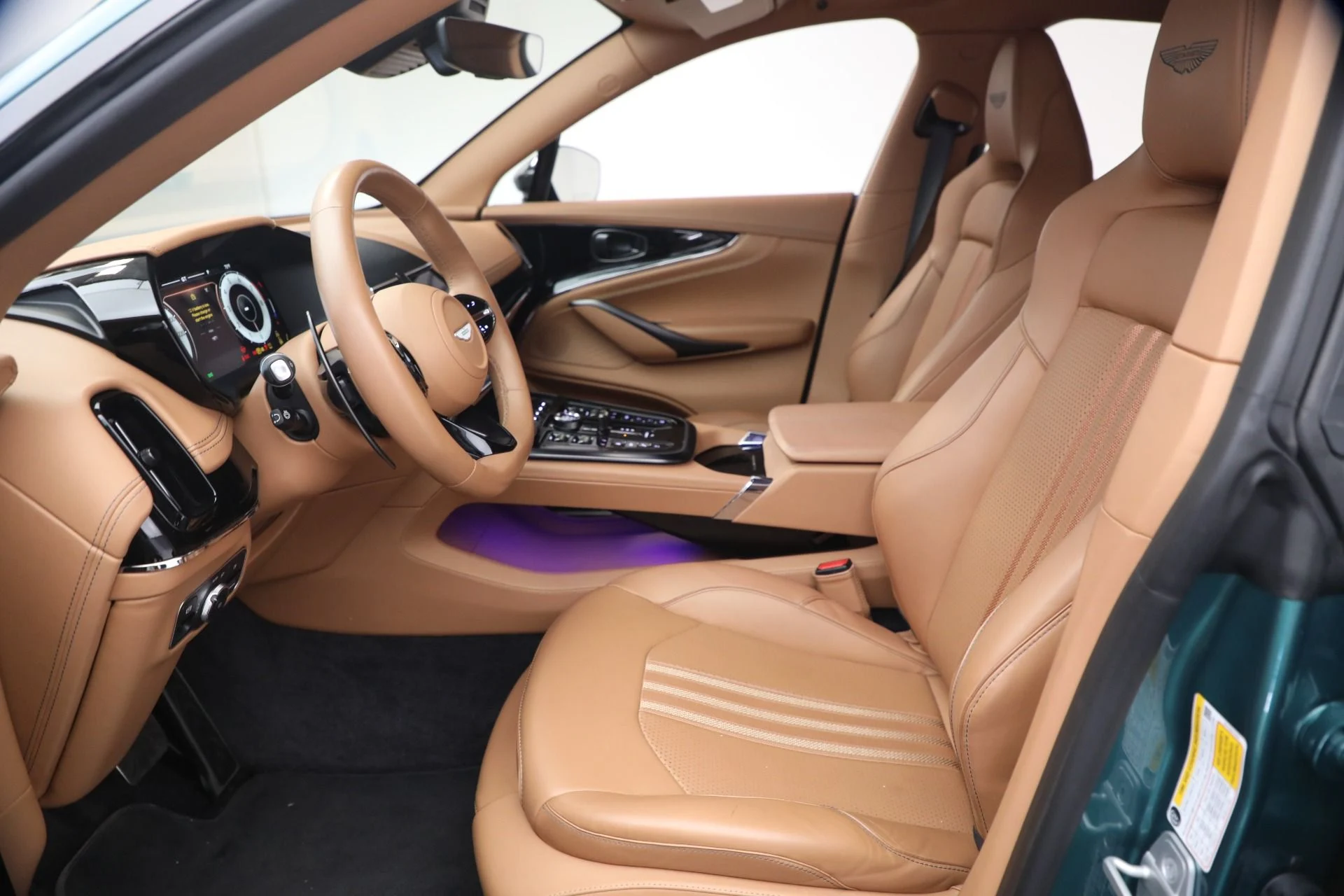 mph018_3934269323_Used_2025_Aston_Martin_DBX_707_1777035536_0f75df68df