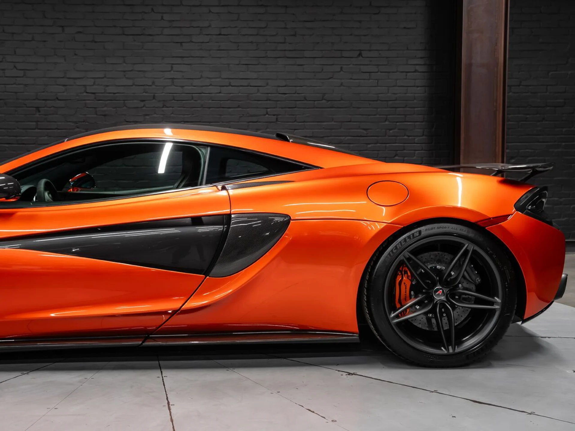 mph018_3935814009_mclaren_570s_2017_b5a8bc7518