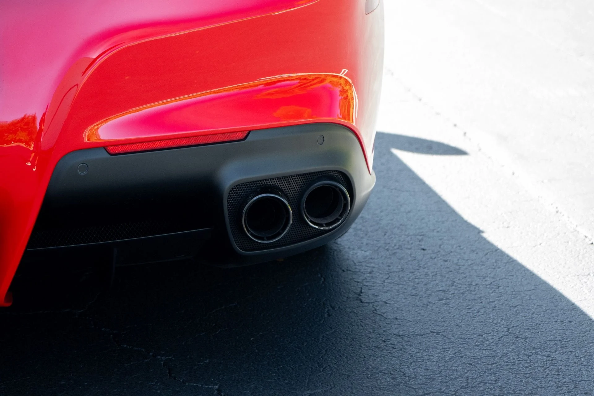 mph018_3937929794_Used_2017_Ferrari_F12berlinetta_1761715050_3cd32bd61c