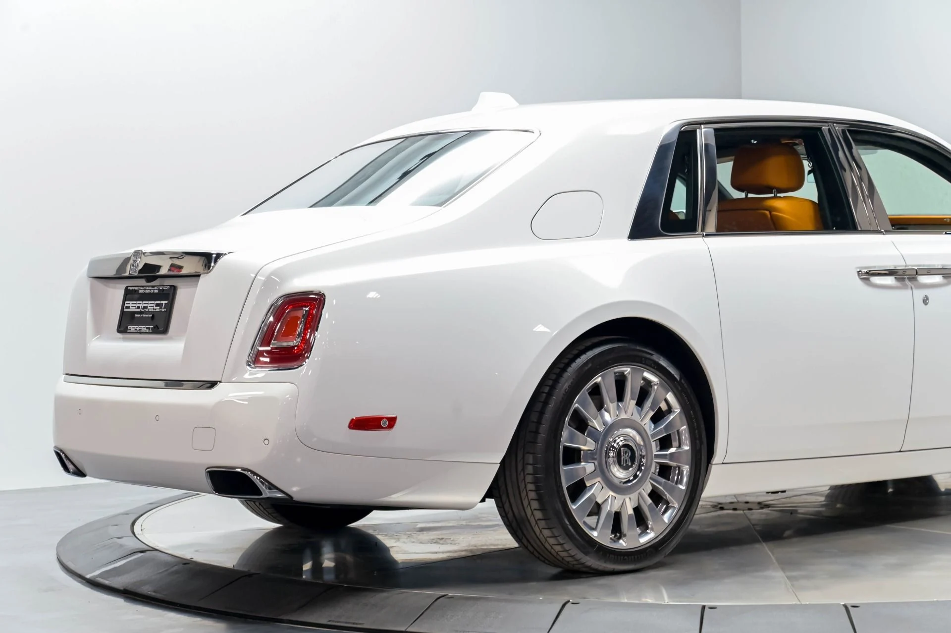 mph018_394062037_Used_2022_Rolls_Royce_Phantom_1778542434_c17c74e8c6