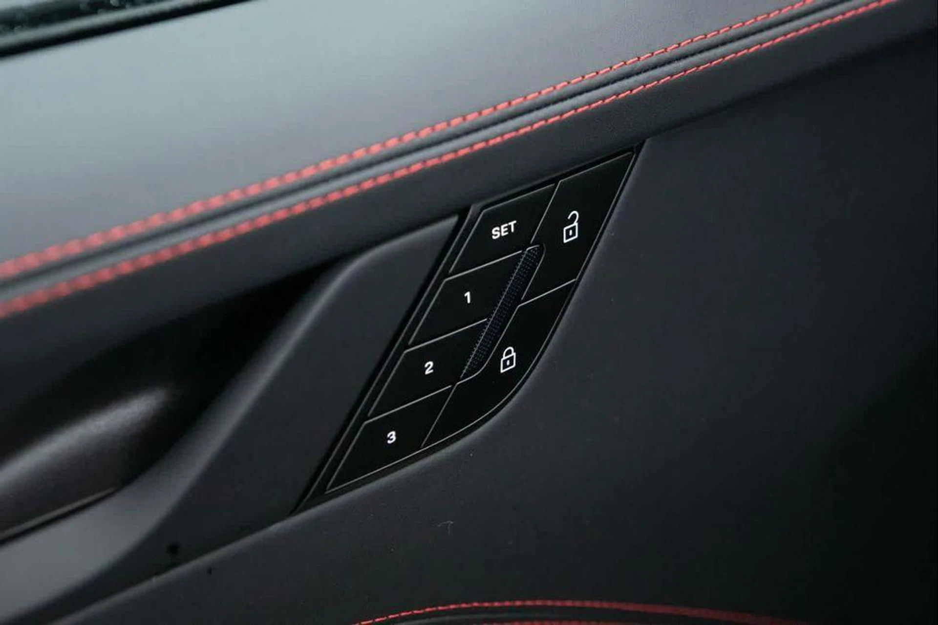 mph018_3941136115_t_YI_Gx6_Wt_Jfy70ui_X_Hj_HV_Rx4ywd_Q_947835f74b