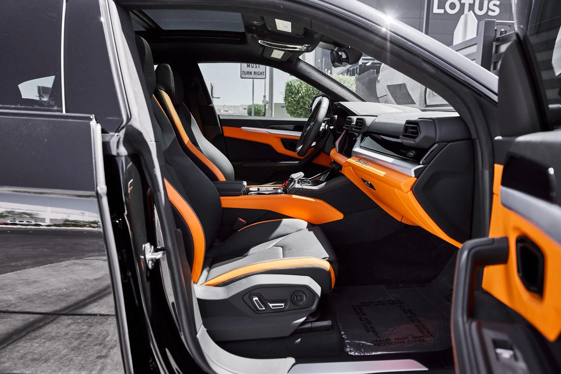 mph018_3946604108_Used_2025_Lamborghini_Urus_SE_1779991985_15e3945a38
