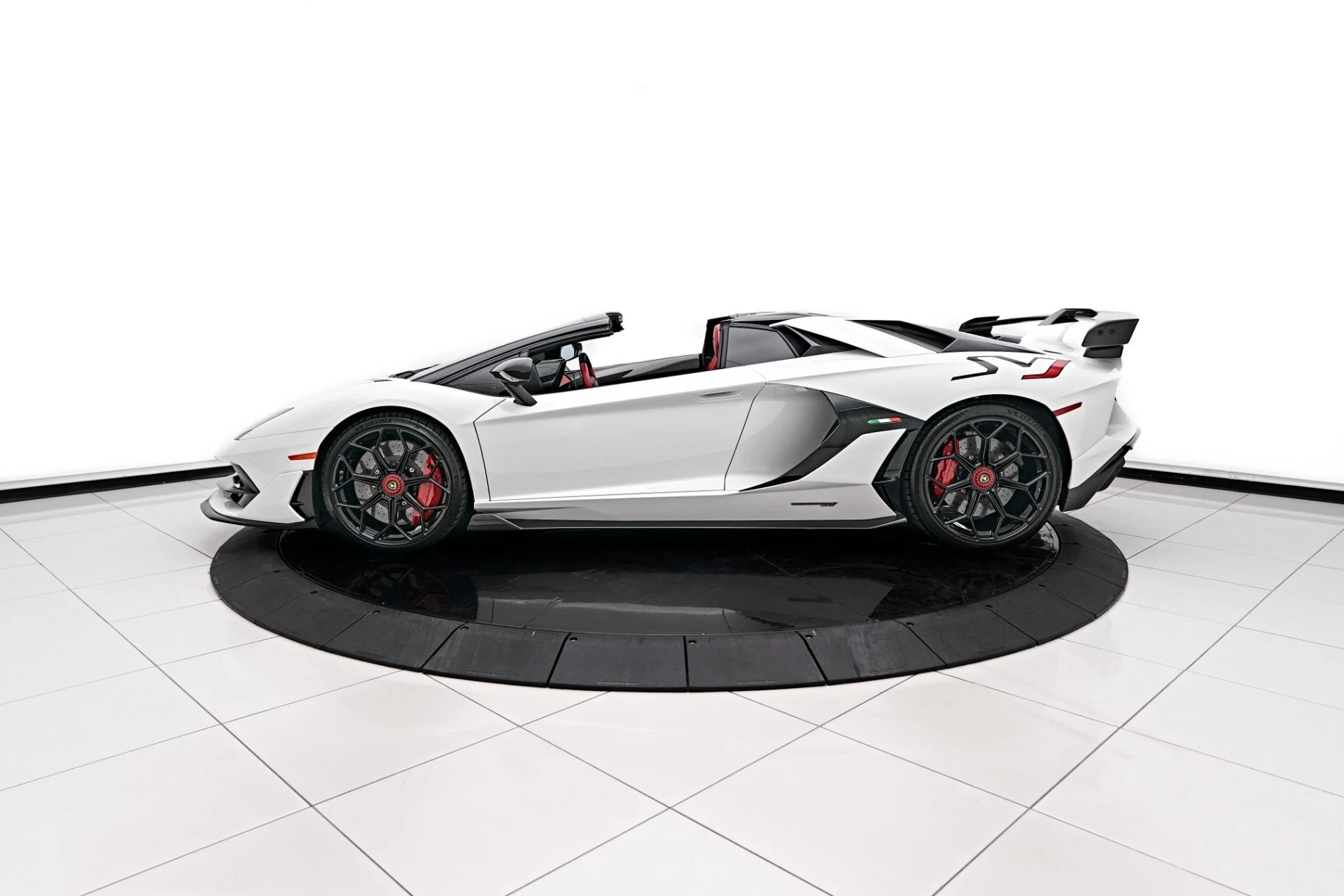 mph018_3952671343_Used_2021_Lamborghini_Aventador_SVJ_Base_1722739728_f6f71e463e