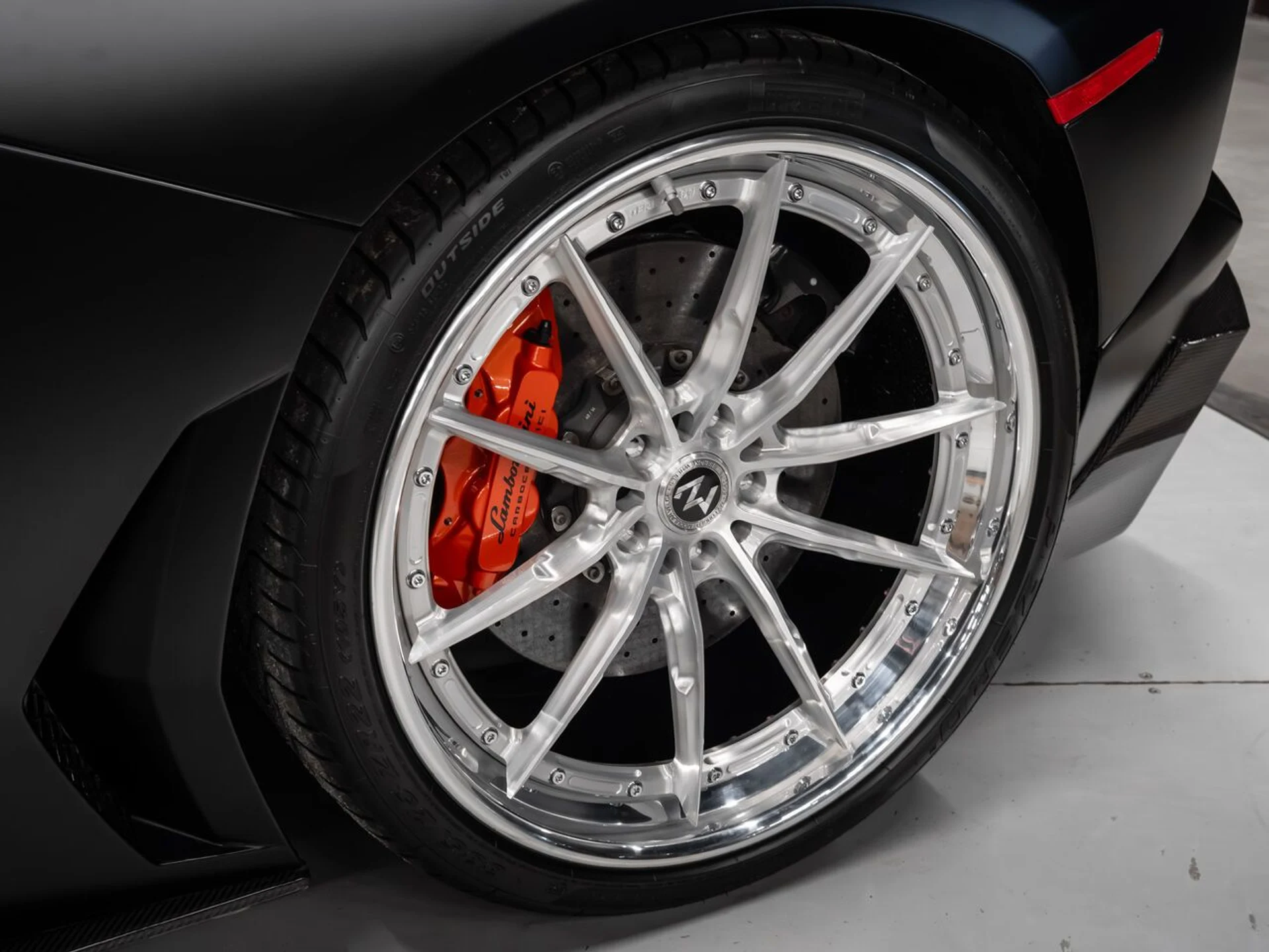 mph018_3962544881_lamborghini_aventador_2015_80404f1f05