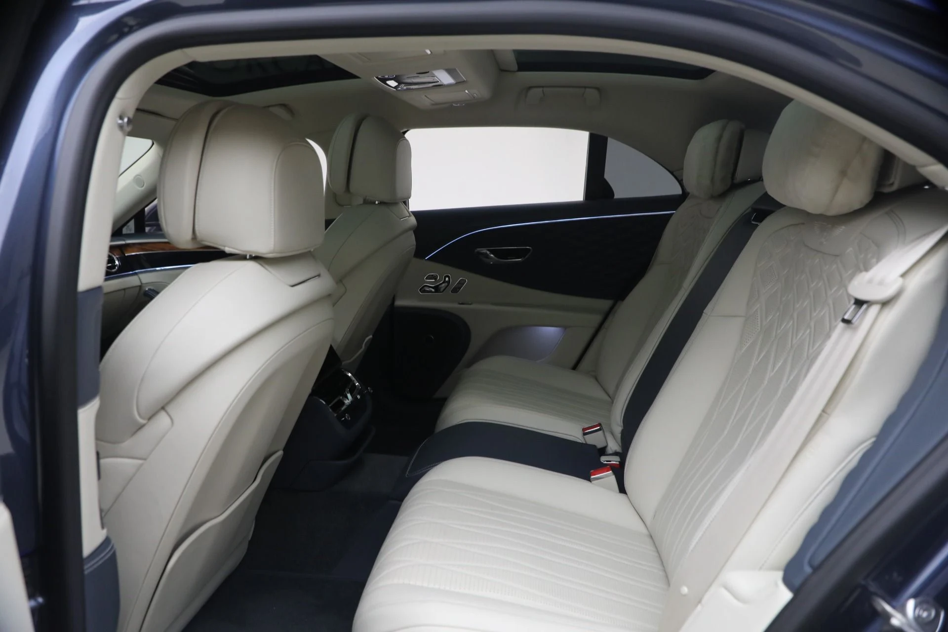 mph018_3963161237_Used_2020_Bentley_Flying_Spur_W12_1770077960_5291bc31bb