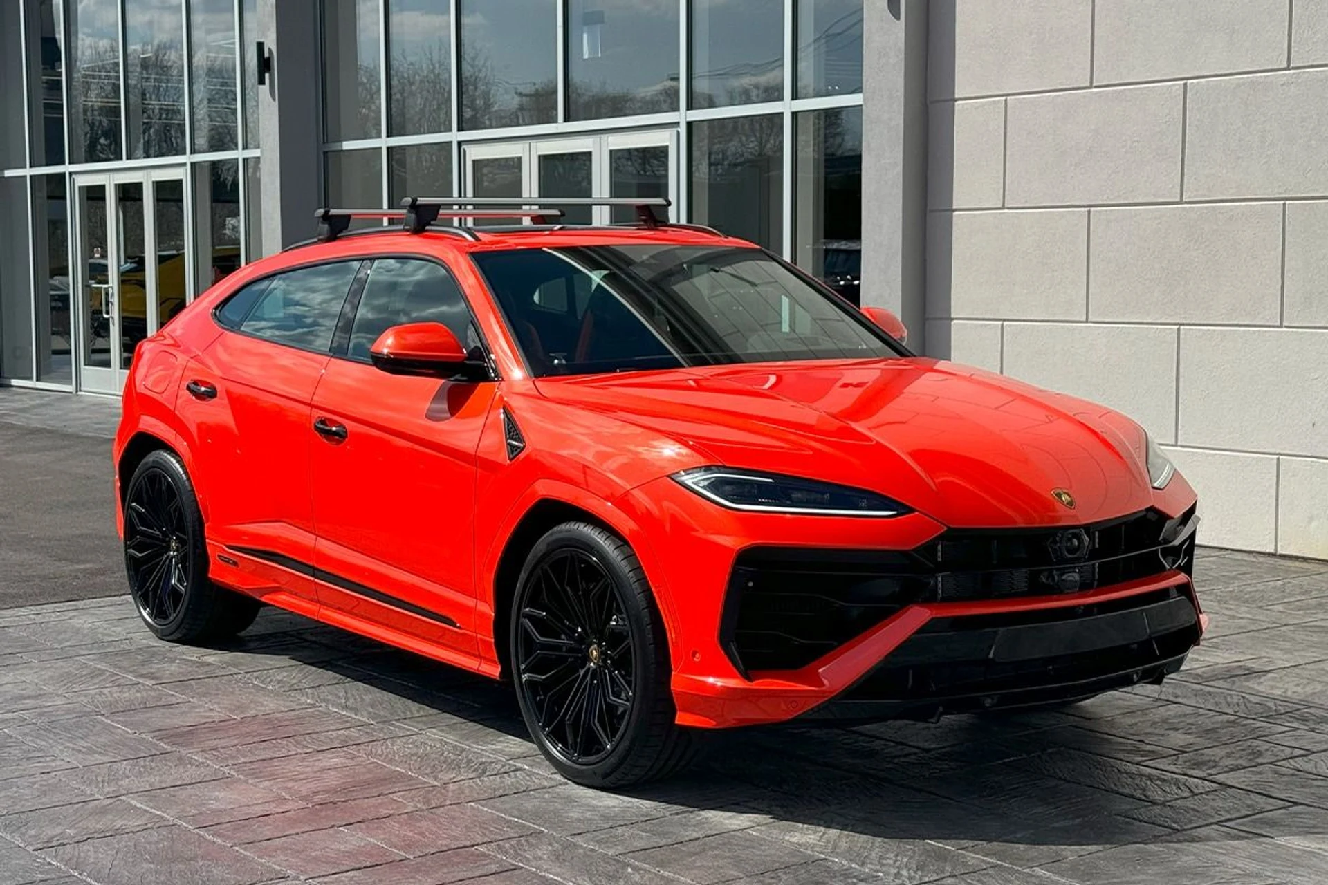 mph018_3970529122_Used_2025_Lamborghini_Urus_SE_1764804777_32fd4016d2