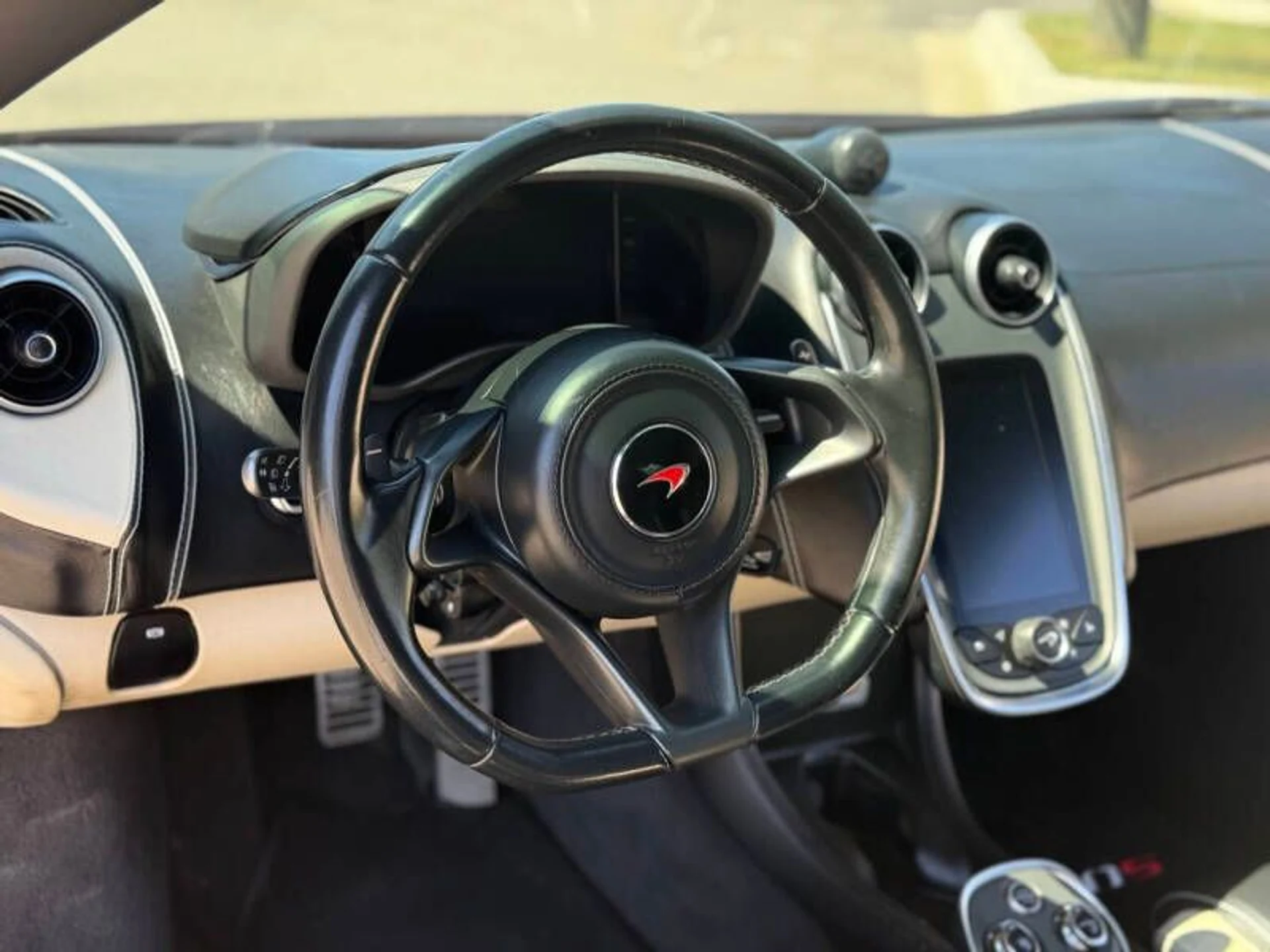 mph018_3972792610_2016_mclaren_570s_base_2dr_coupe_33de1f030c