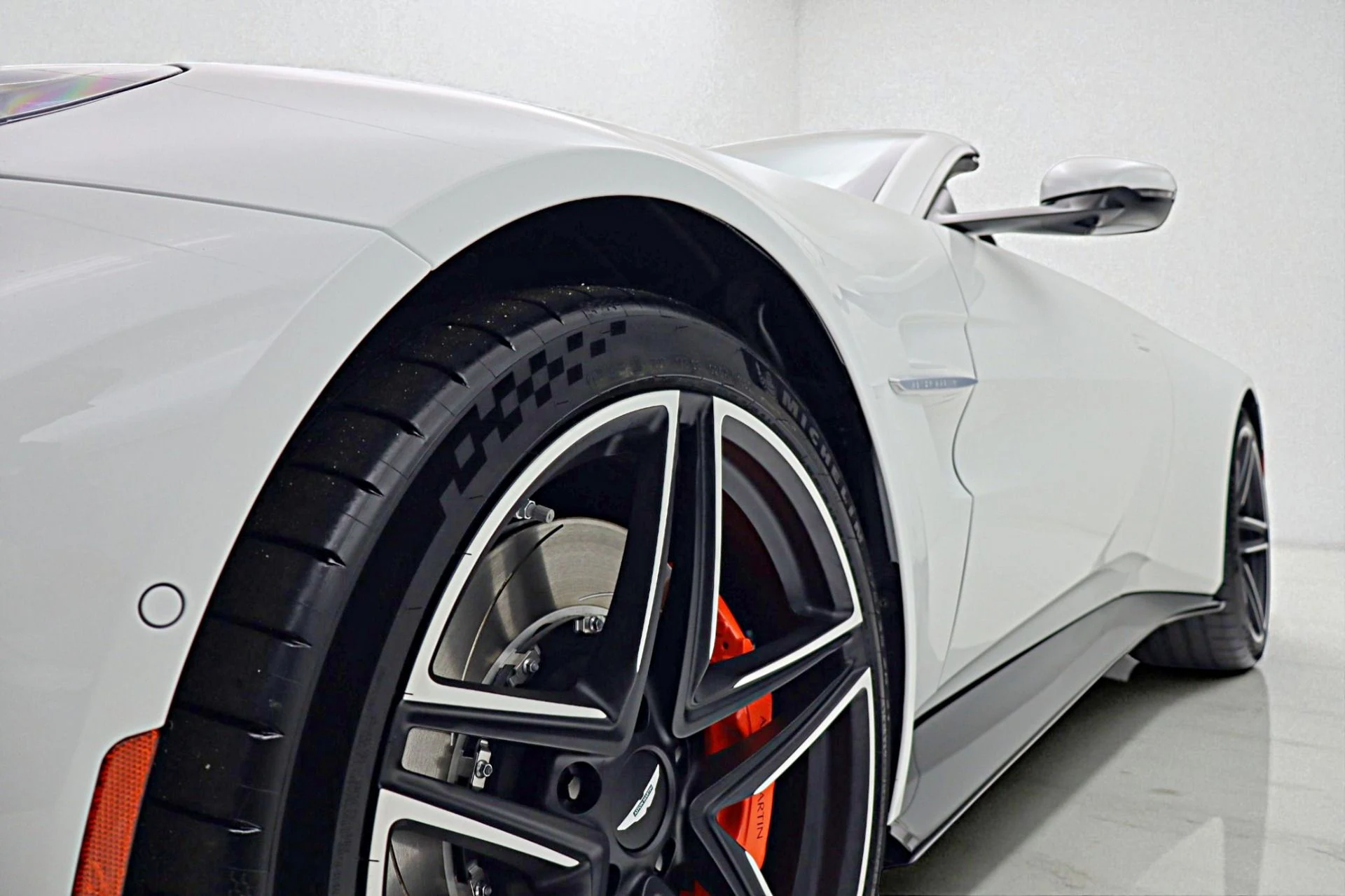 mph018_397603828_New_2026_Aston_Martin_Vantage_Roadster_9d4c7c0716