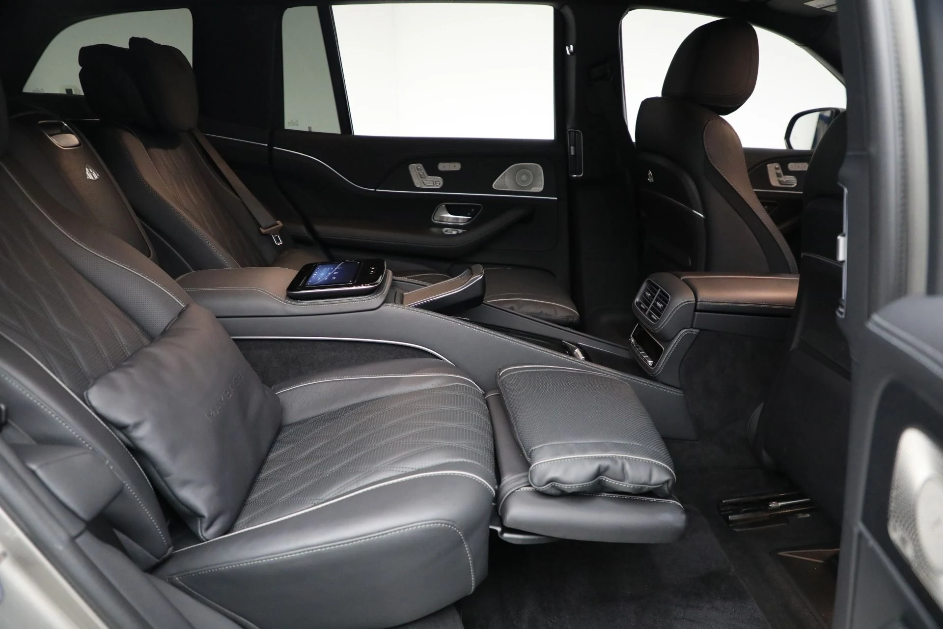 mph018_3977588811_Used_2024_Mercedes_Benz_Maybach_GLS_600_4_MATIC_1763566365_360faa3764