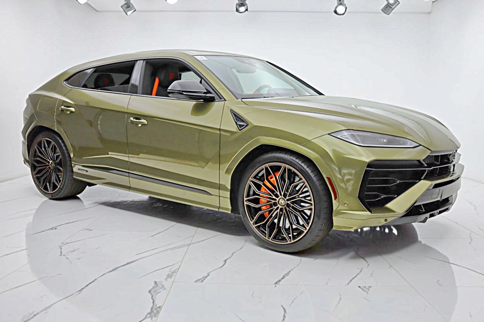 mph018_3981926488_Used_2026_Lamborghini_Urus_SE_c42f558279