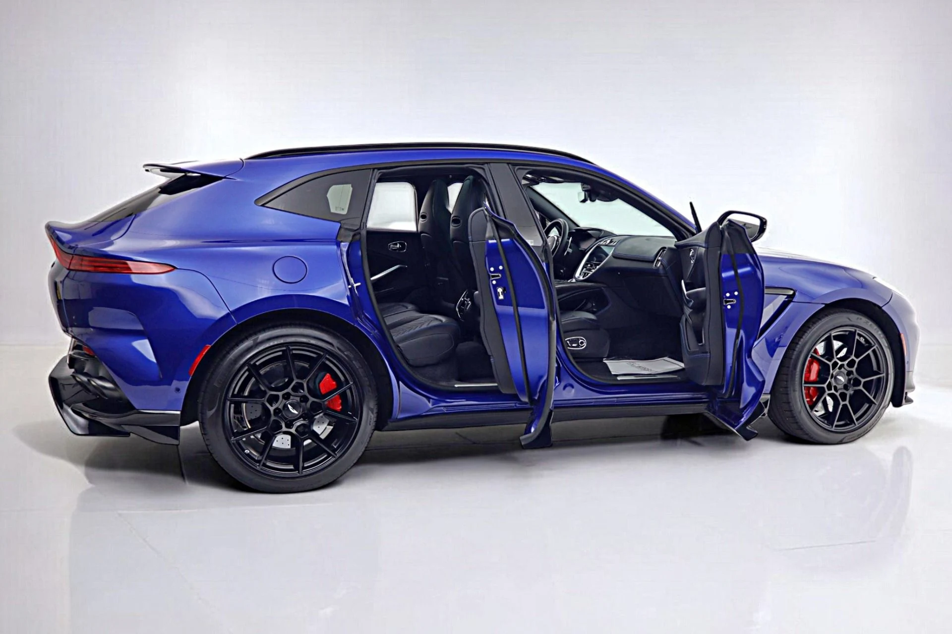 mph018_3986702225_Used_2023_Aston_Martin_DBX_707_14572f936c