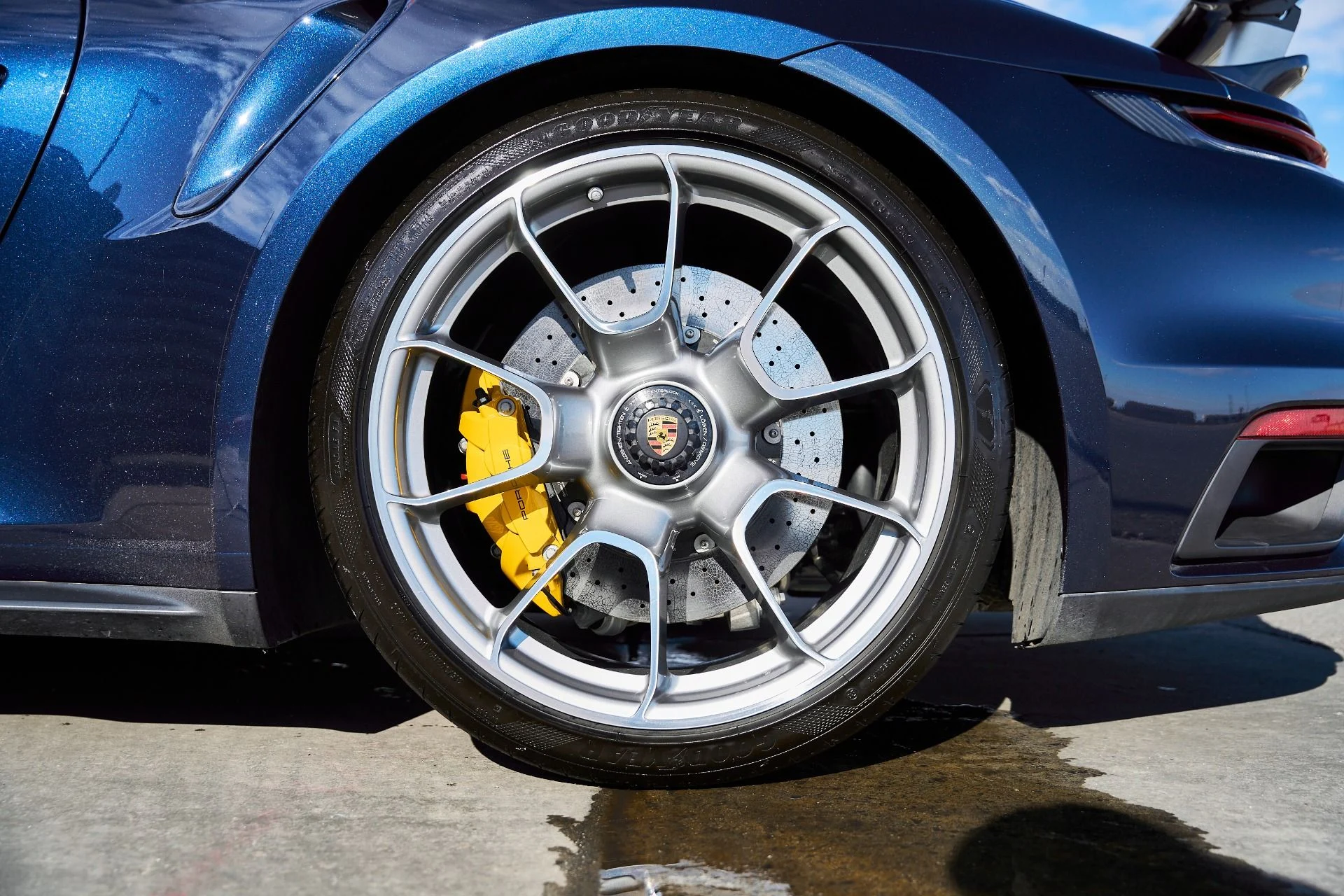 mph018_3989778492_Used_2021_Porsche_911_Turbo_S_1767839054_5244874907