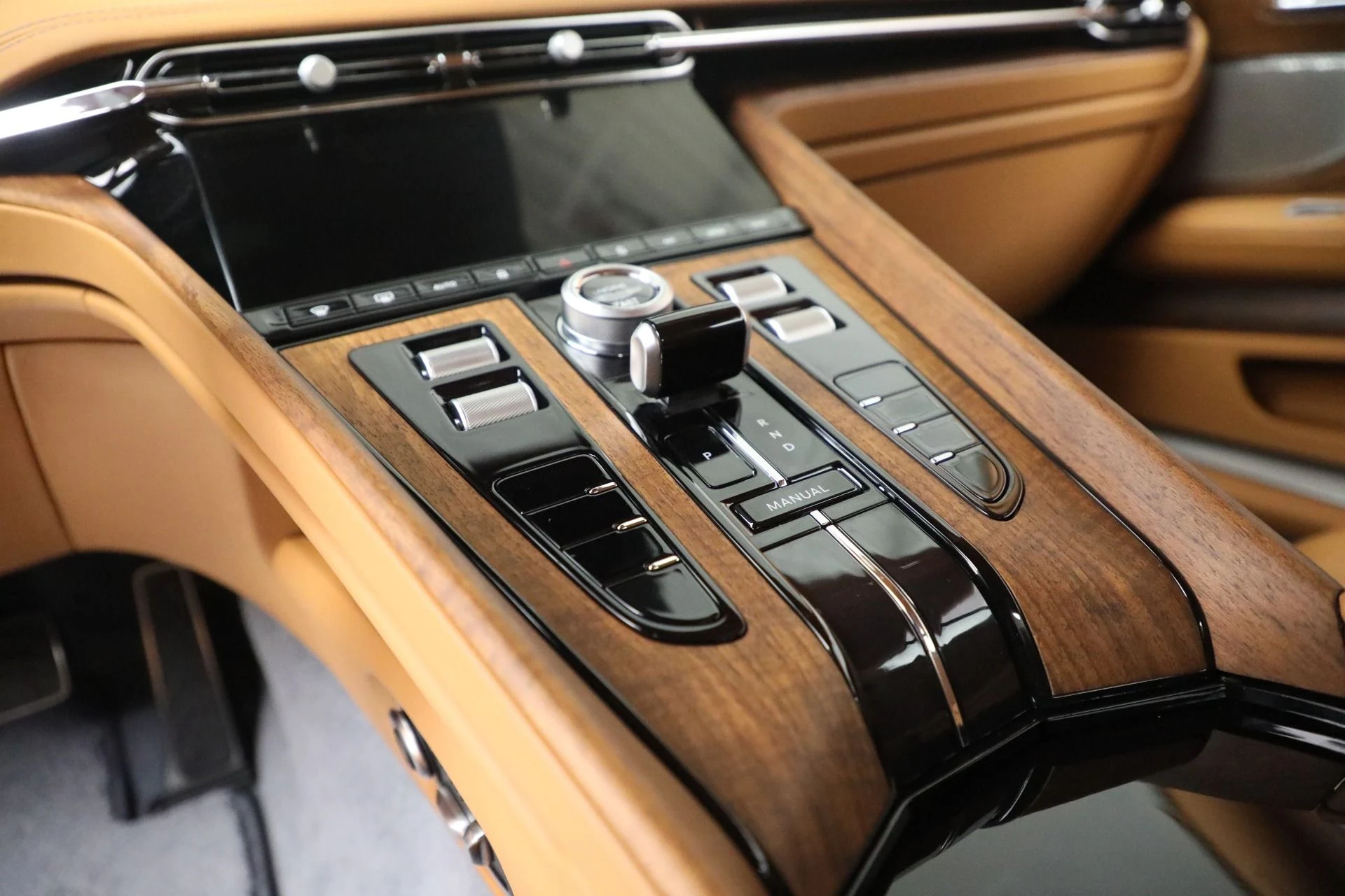 mph018_3999356246_New_2025_Aston_Martin_DB_12_V8_34b422e5b9