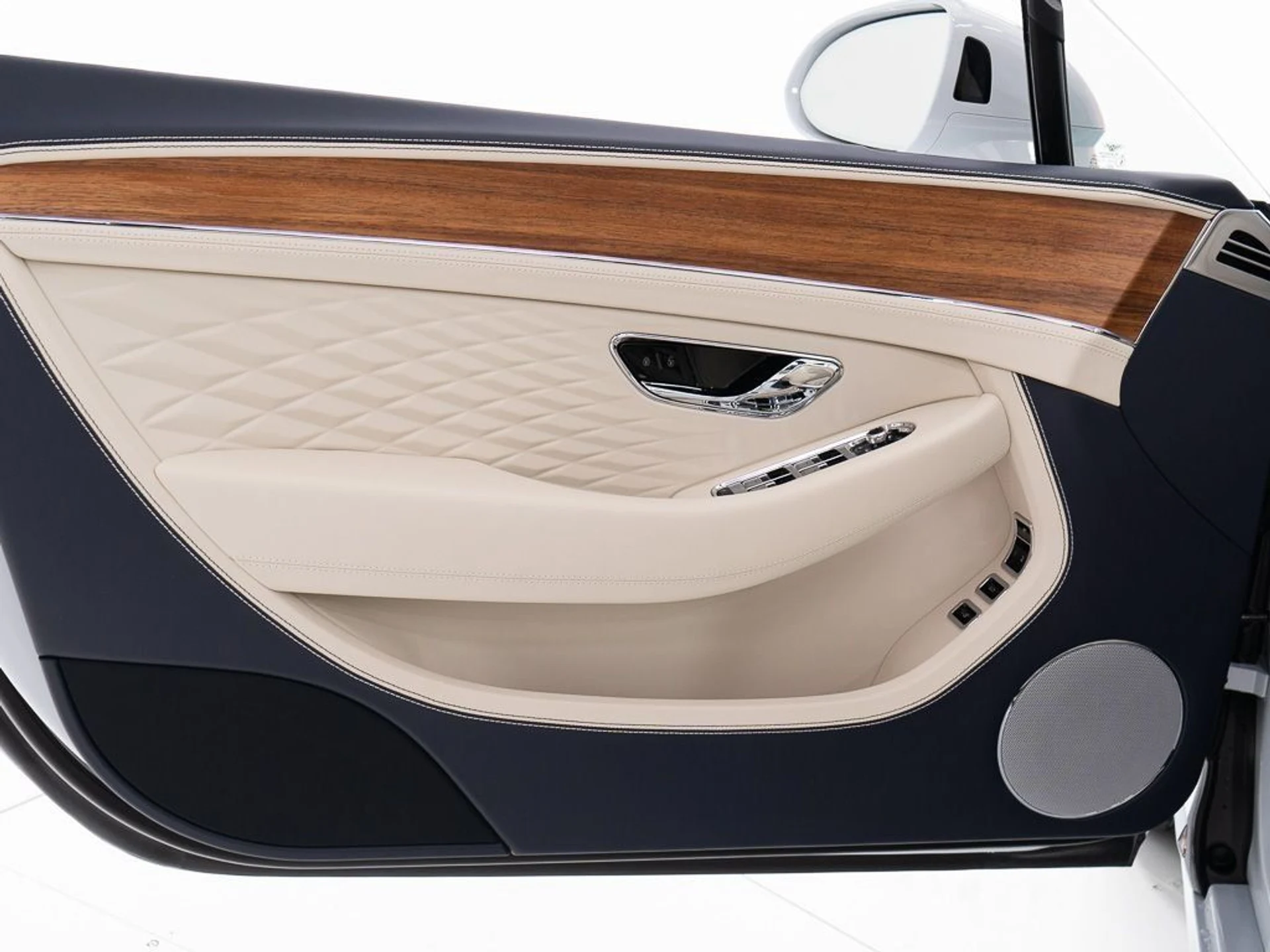 mph018_4000356024_7aaaf298af433a4ee321ea988c238bc8_f4ee34148a