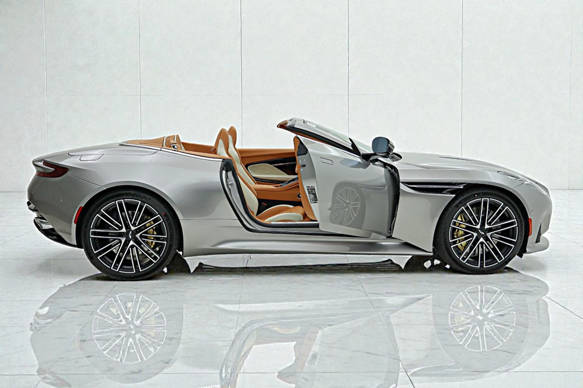 mph018_4000405420_New_2026_Aston_Martin_DB_12_Volante_0ed51187d6