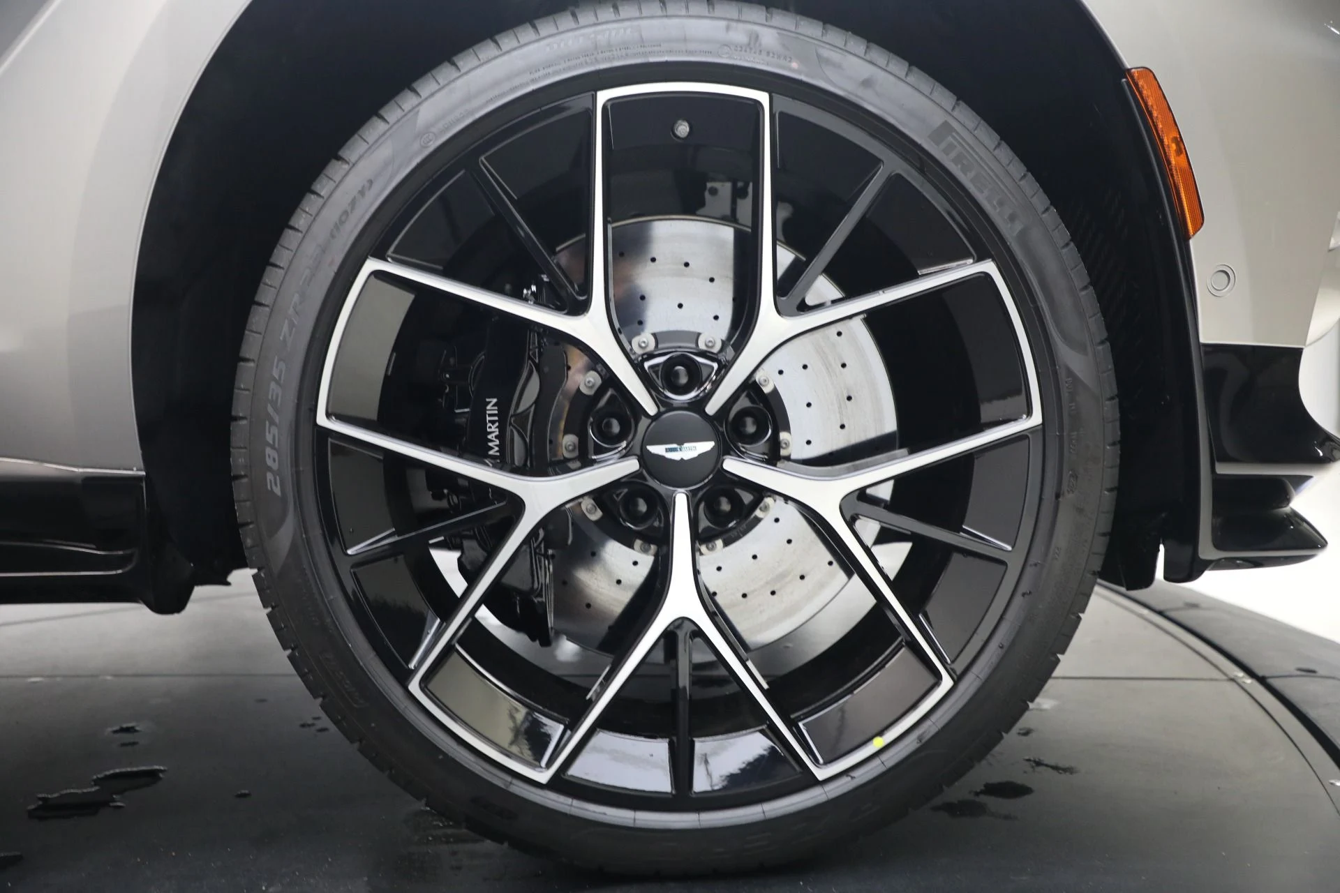 mph018_4003240214_New_2026_Aston_Martin_DBX_707_1767813169_564476562c