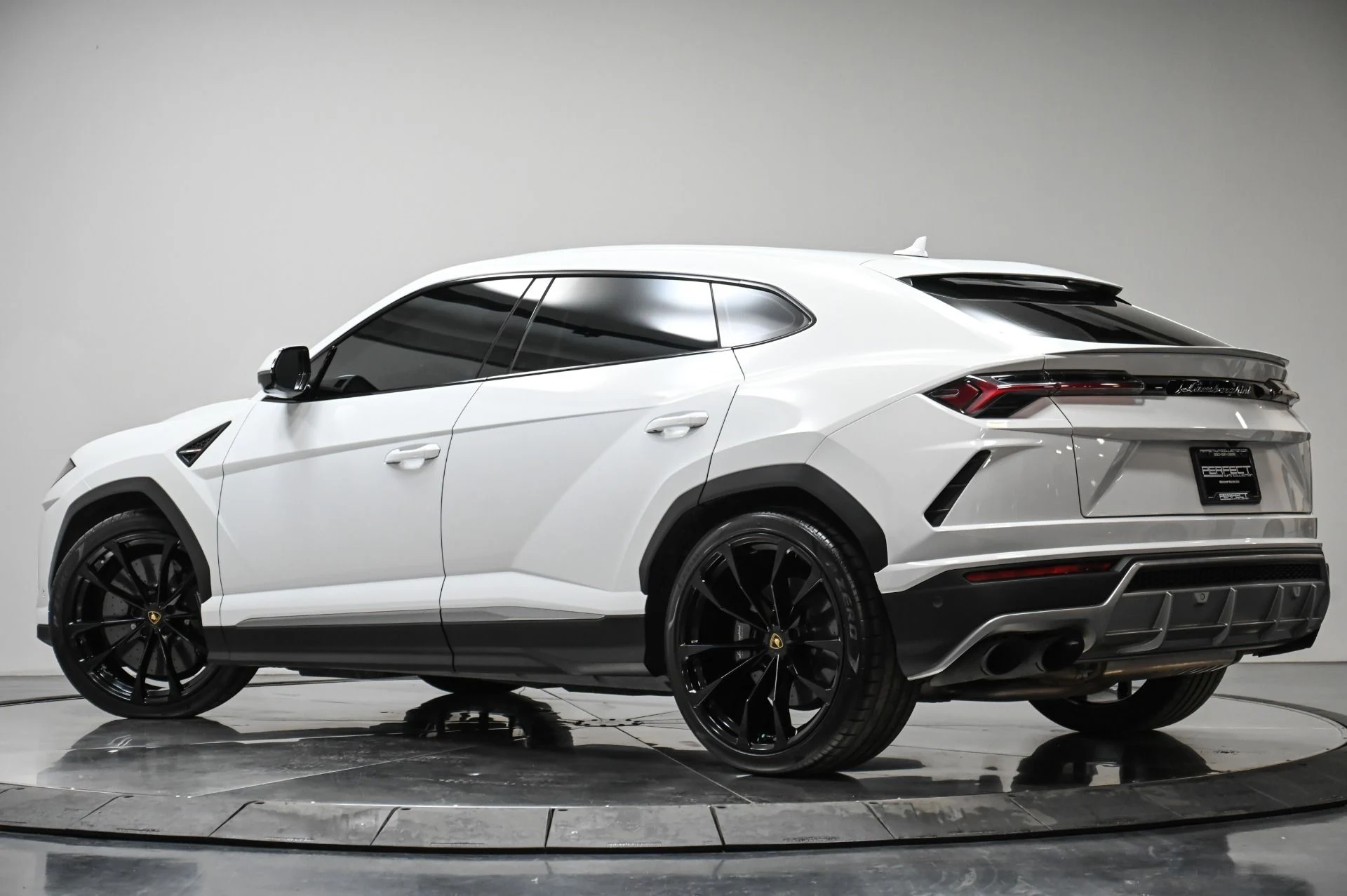 mph018_4016282415_Used_2020_Lamborghini_Urus_1770313419_cdf079d935
