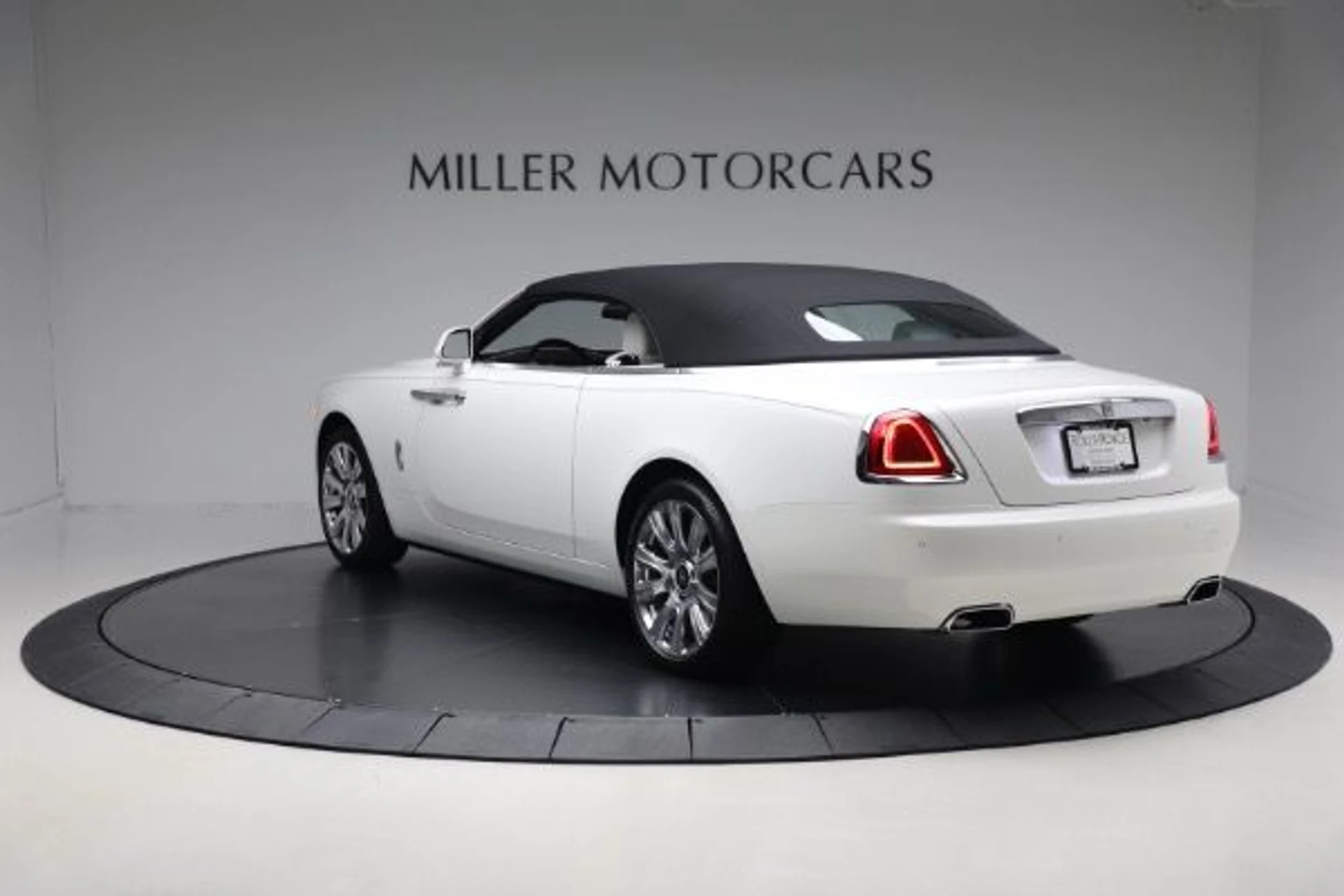 mph018_4017679248_Used_2018_Rolls_Royce_Dawn_b0b2501597