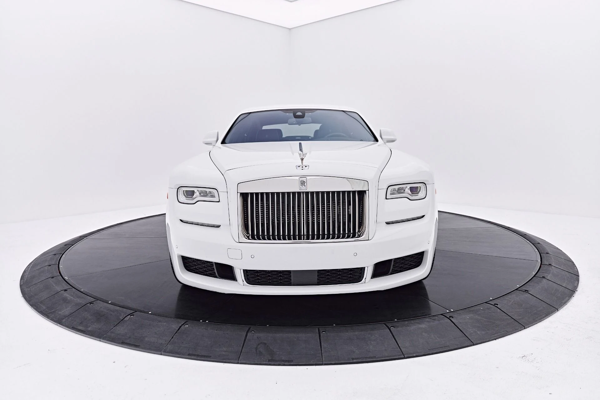 mph018_4019437206_Used_2018_Rolls_Royce_Ghost_Base_1787073522_fef01ea826