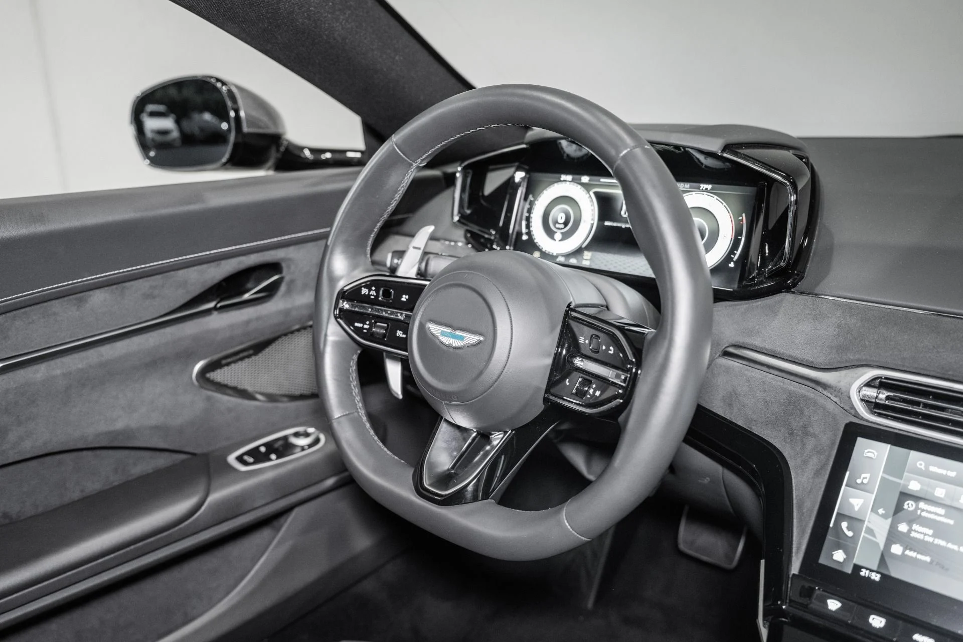 mph018_4028659786_Used_2025_Aston_Martin_Vantage_1784563036_e4931caa4a