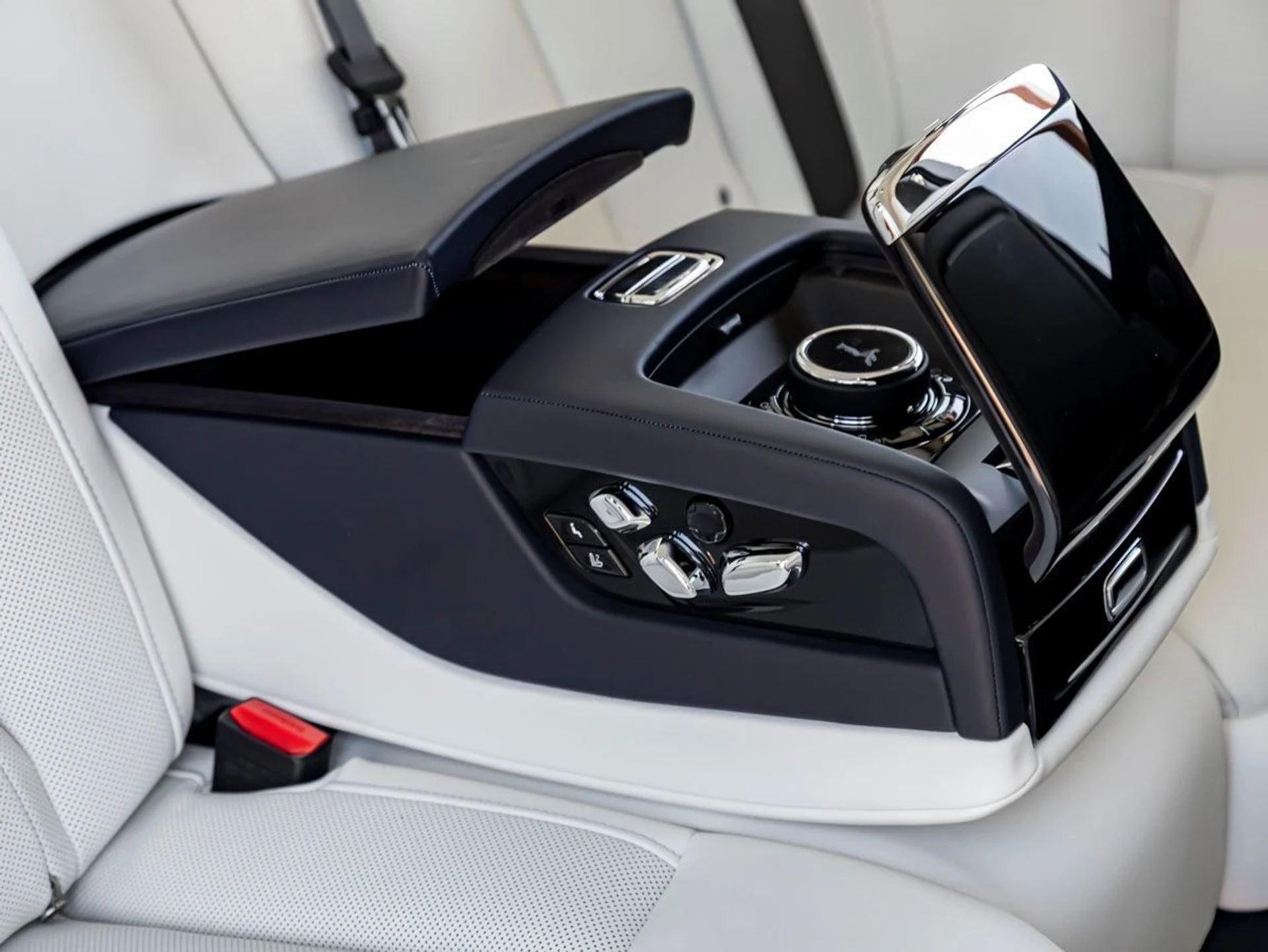 mph018_4049478989_19_5ff604c742