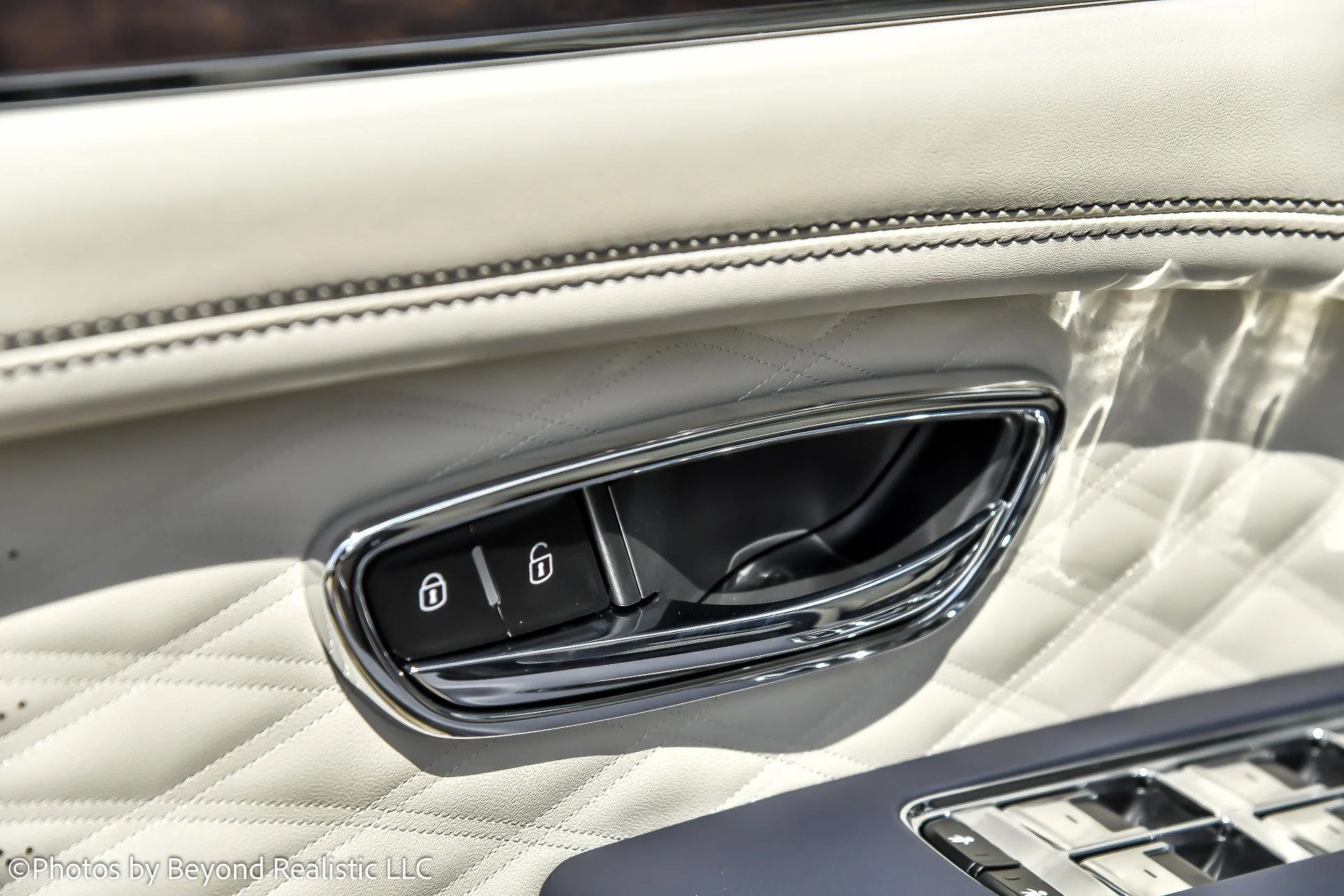 mph018_4051762006_Used_2024_Bentley_Bentayga_Azure_1760342146_2578526a5f
