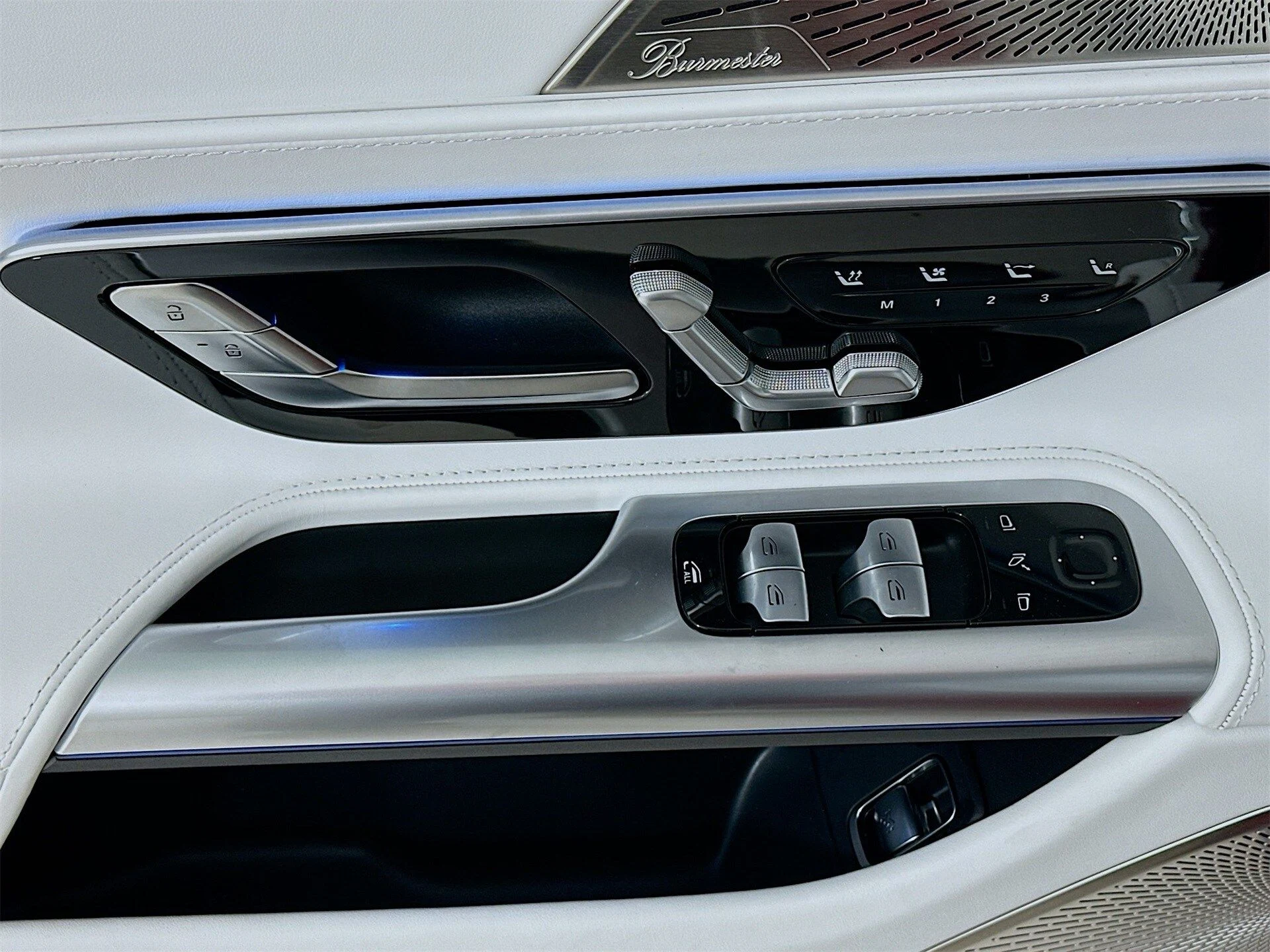 mph018_4052274316_8af8efd0e15b4ea2f4d9d79e692b3060x_de089c4541