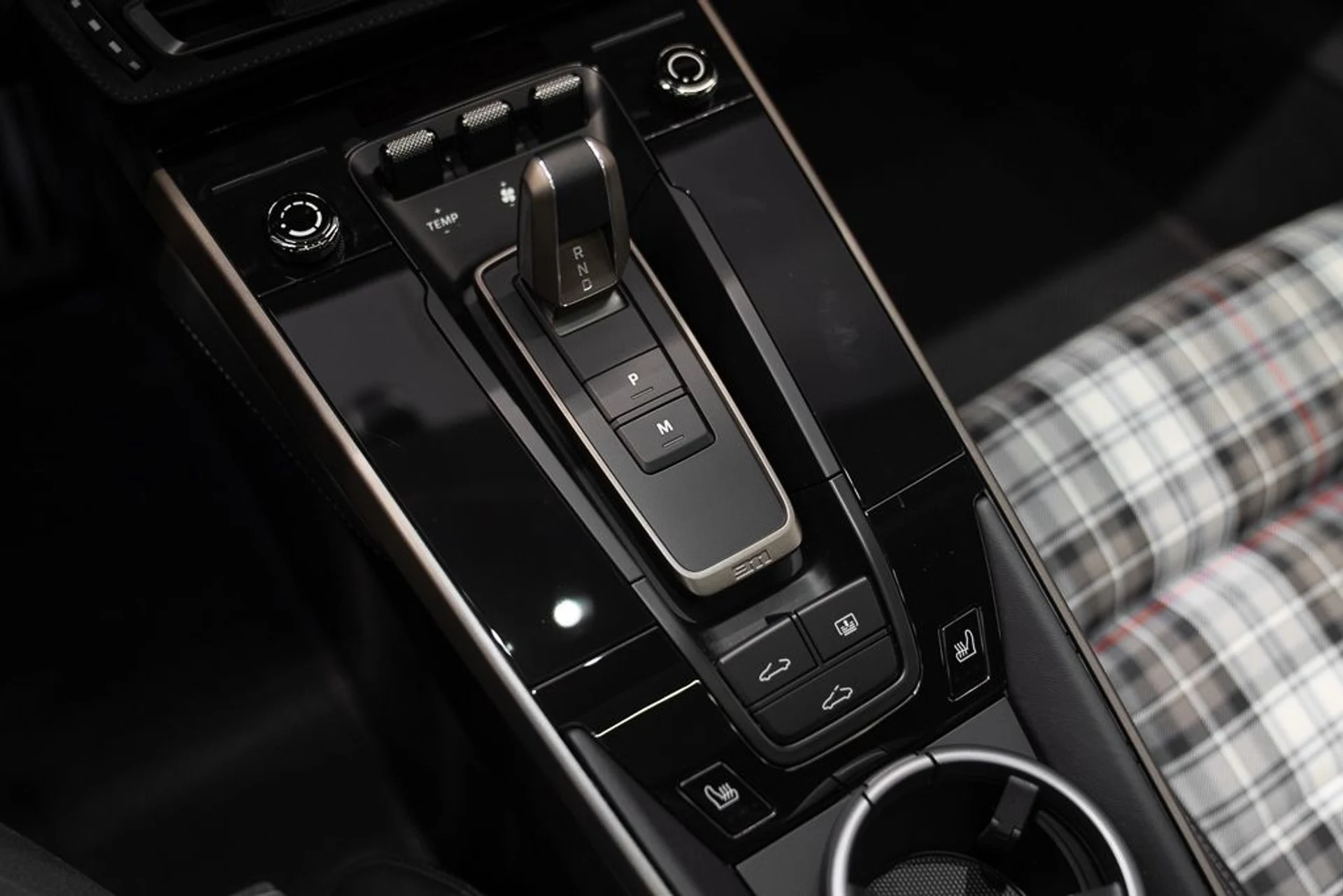 mph018_4056576863_porsche_911_2025_jpg_v_1774622497_6d8edc87a6