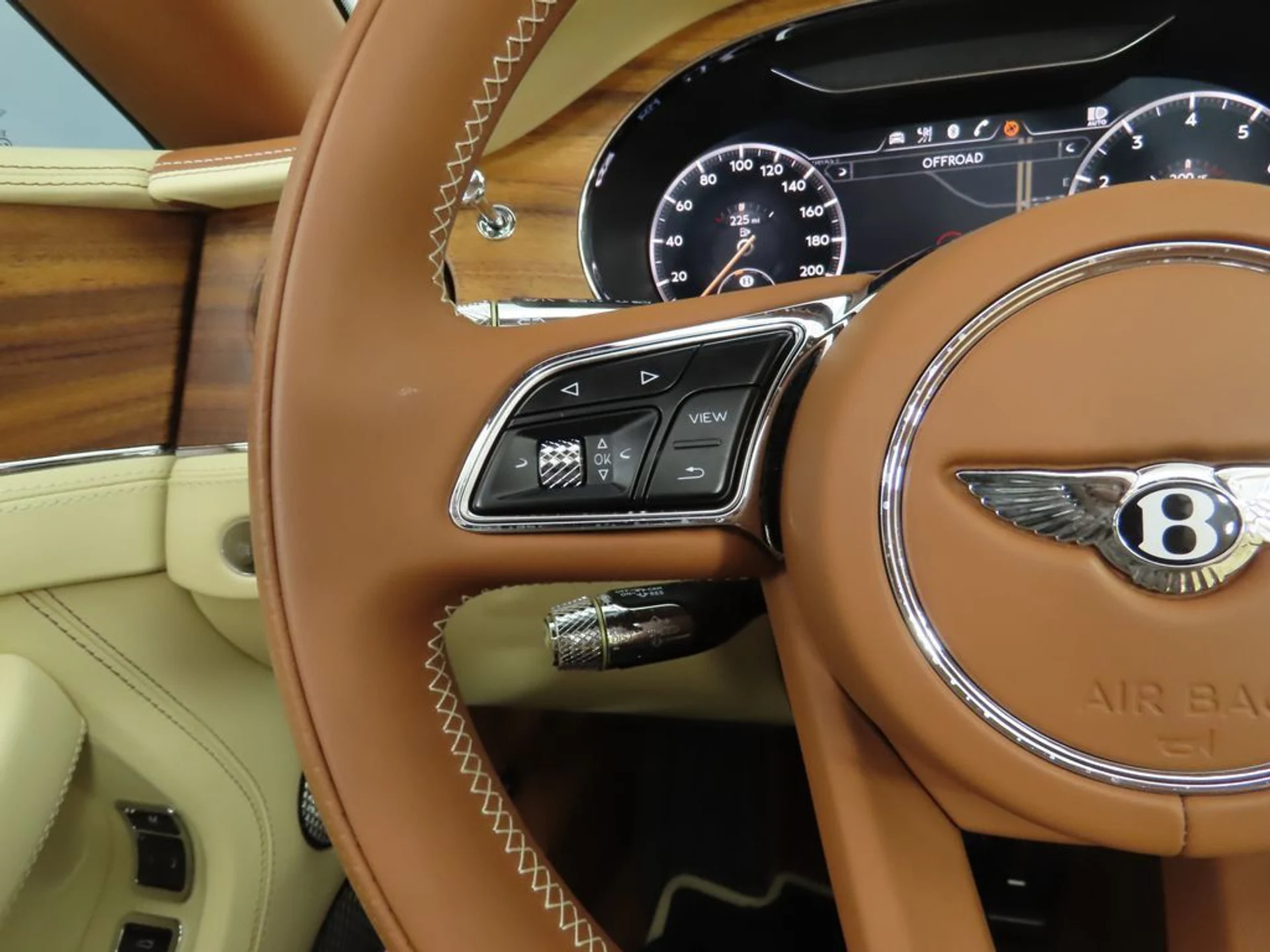 mph018_4056987584_used_2022_bentley_continental_gtmullinerconvertible_8119_22887196_19_1024_841f2c1332