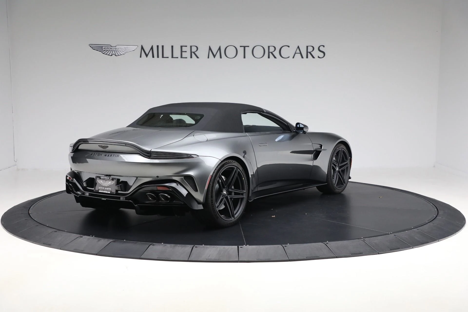 mph018_4065493238_New_2026_Aston_Martin_Vantage_Roadster_b2abe3c6d0