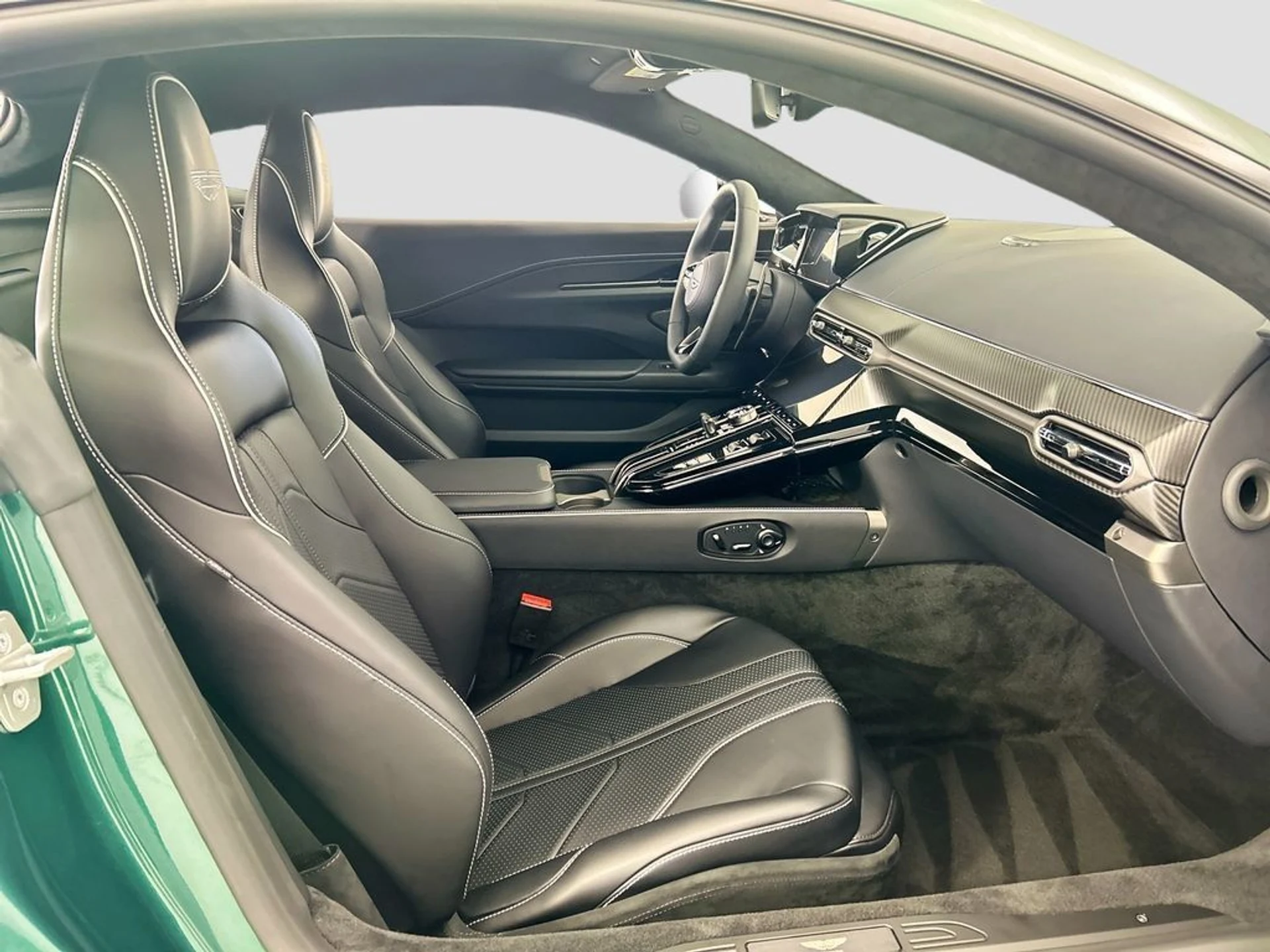 mph018_4070471277_used_2026_aston_martin_vantage_coupe_8119_23019330_19_1024_c963f8c4d8