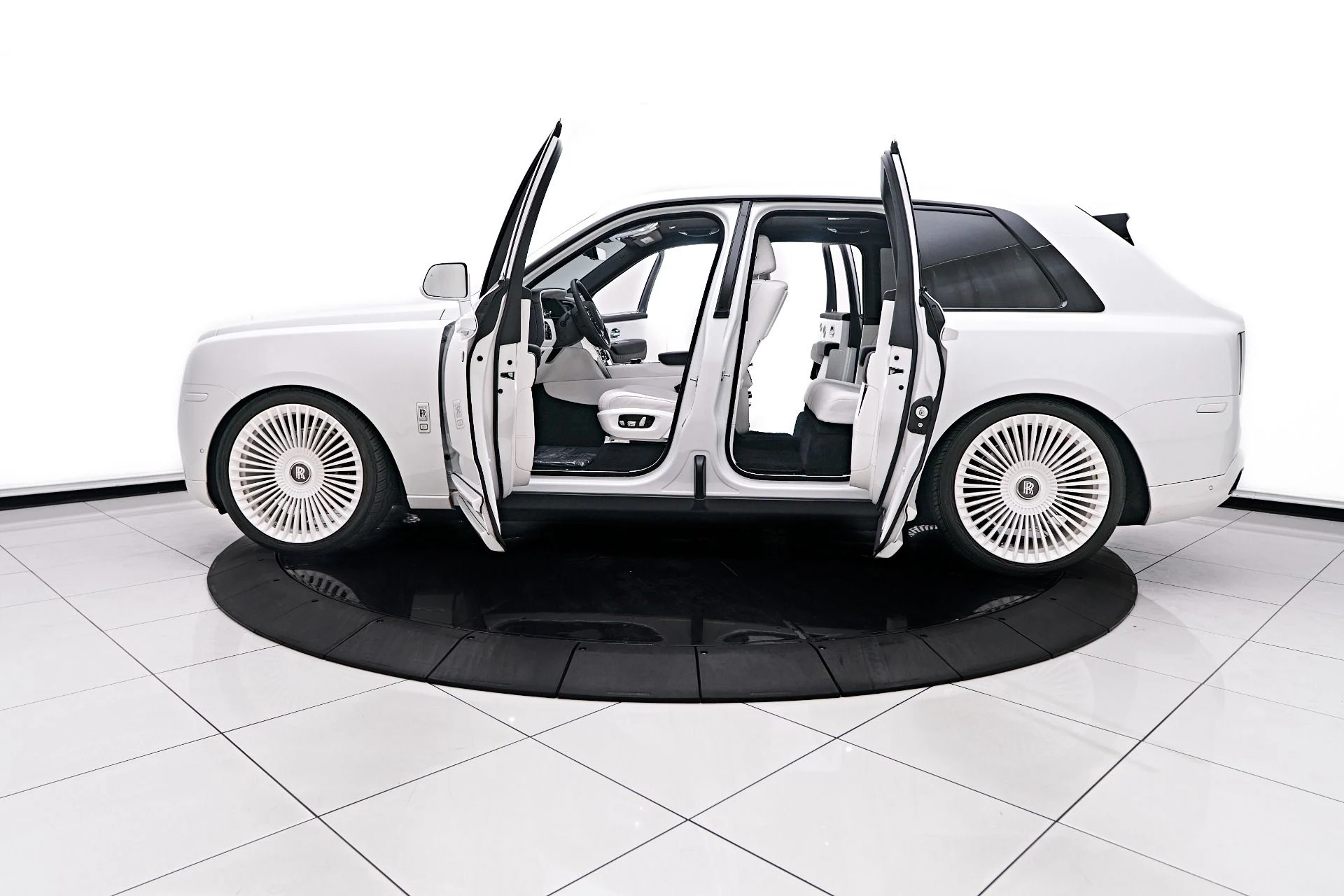 mph018_407382860_Used_2021_Rolls_Royce_Cullinan_Base_1753128253_d542baabf6