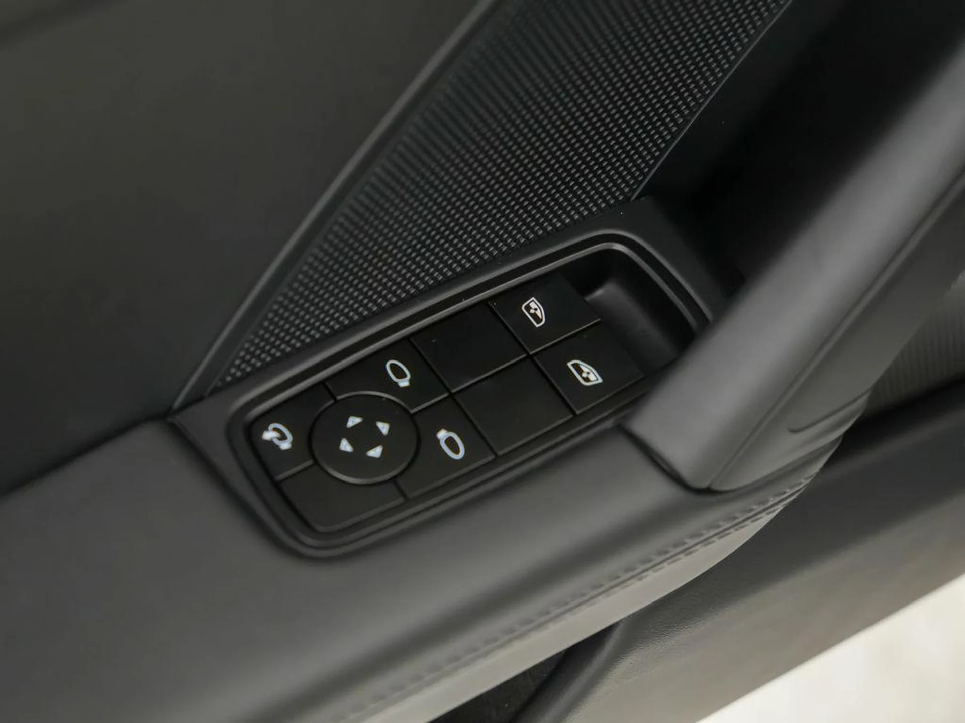 mph018_4085281184_x_NZ_Ry_A_Ulmc_T2um6_O6m5_K_c_R_Kg_A_2770b310f8