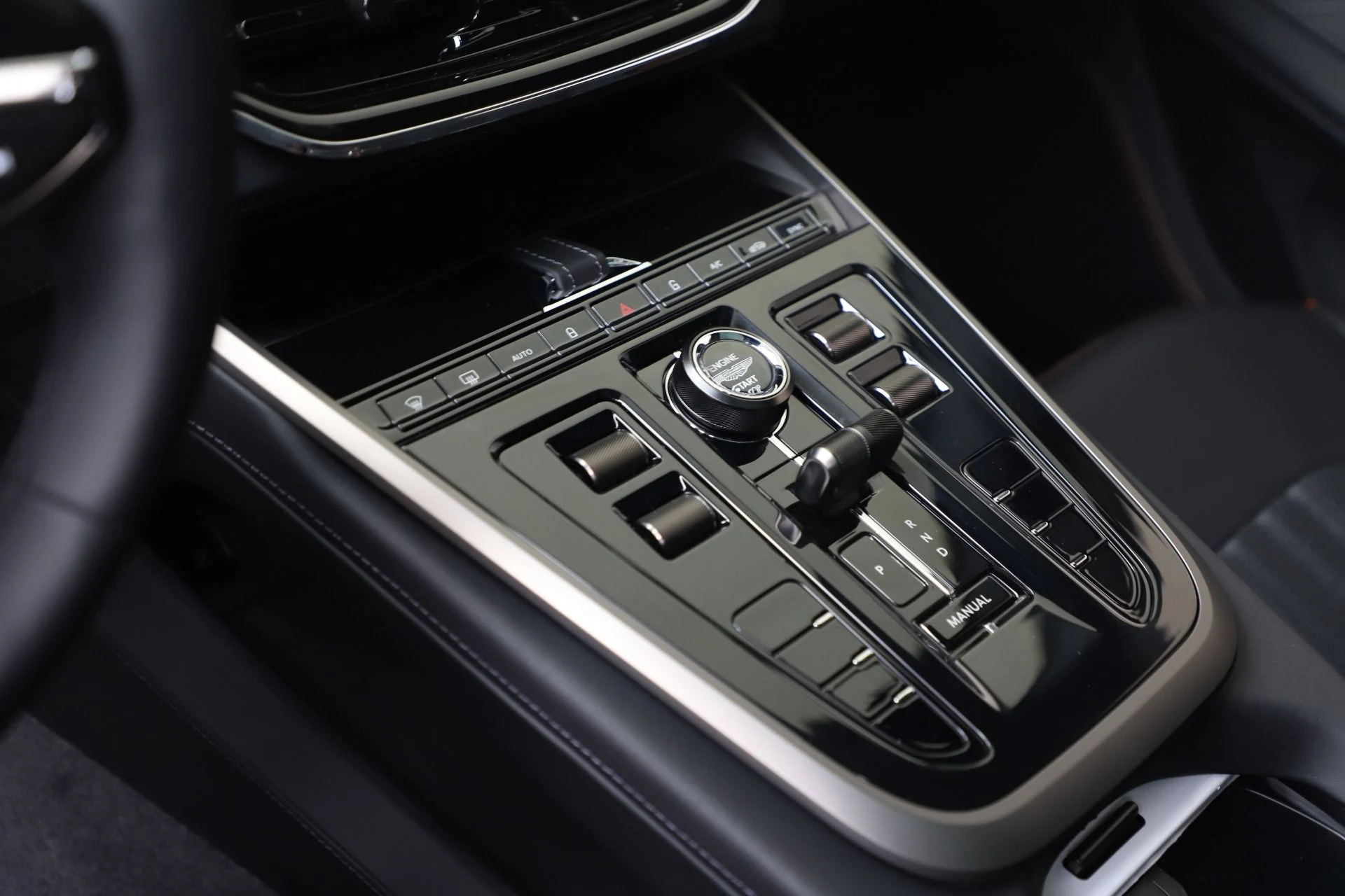 mph018_4088128042_New_2025_Aston_Martin_DBX_707_a1c8271a4c