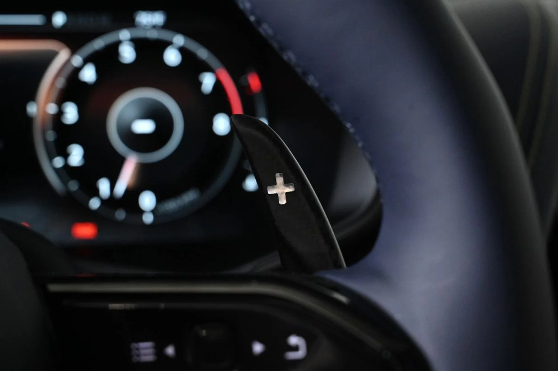 mph018_4095293148_new_2026_aston_martin_dbx_707awd_11350_22969414_18_1024_d22f130b6a