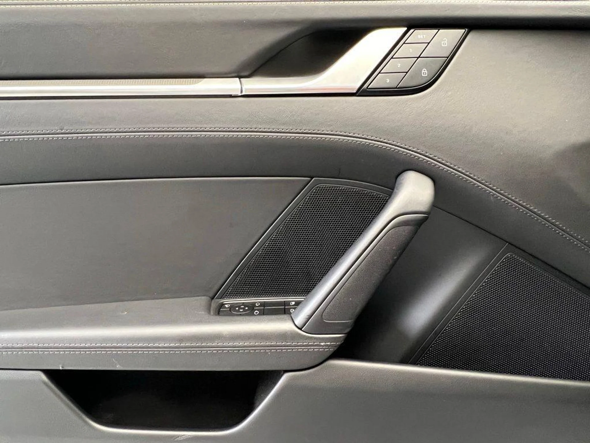 mph018_4096857060_92_AL_Cogd_Ns_NW_Hes_QZ_Vg_Fyrxo_Lg_def18107da