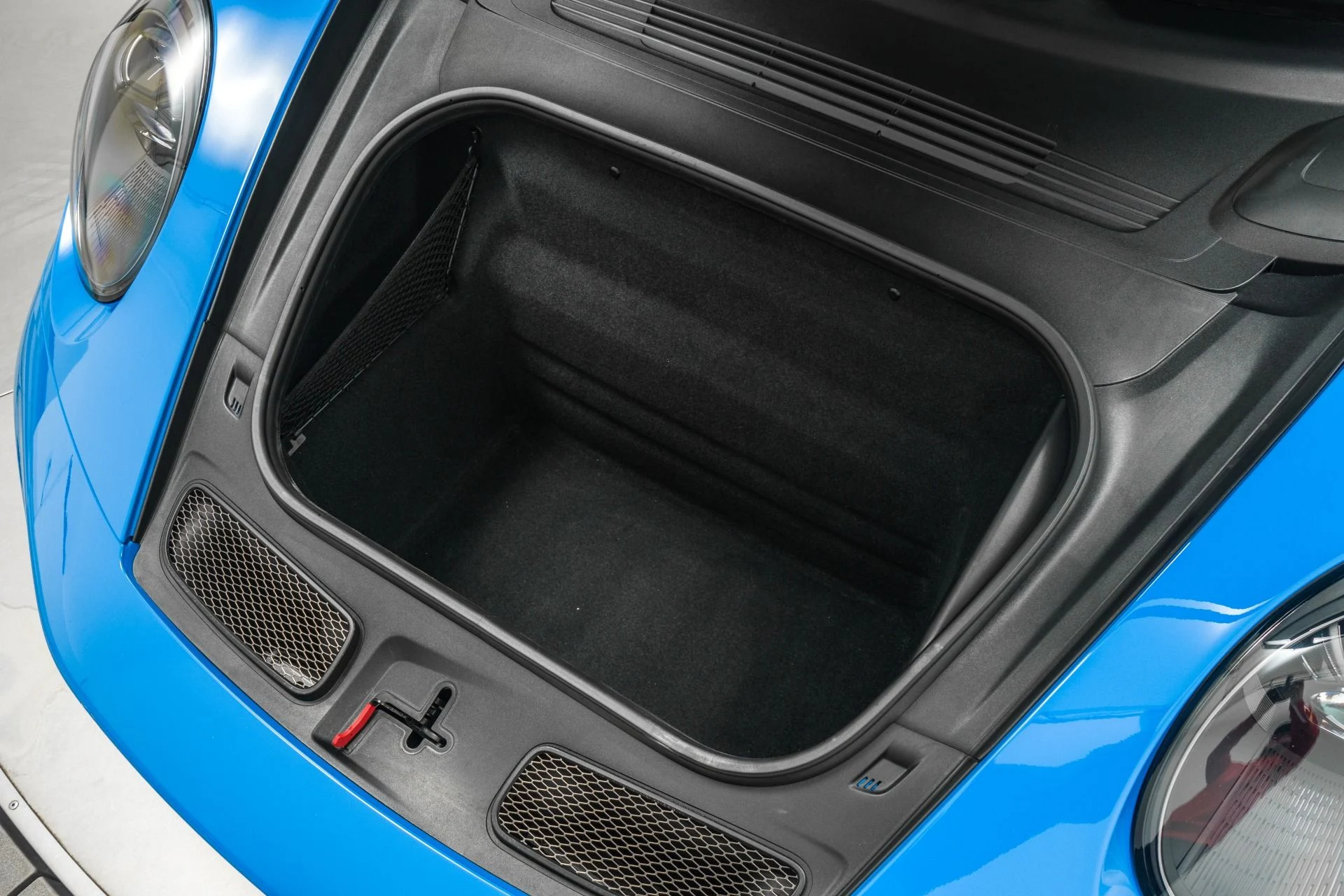 mph018_4103885237_Used_2022_Porsche_911_GT_3_Carbon_Buckets_Blue_Stitching_and_Belts_1768487811_b56dc71422