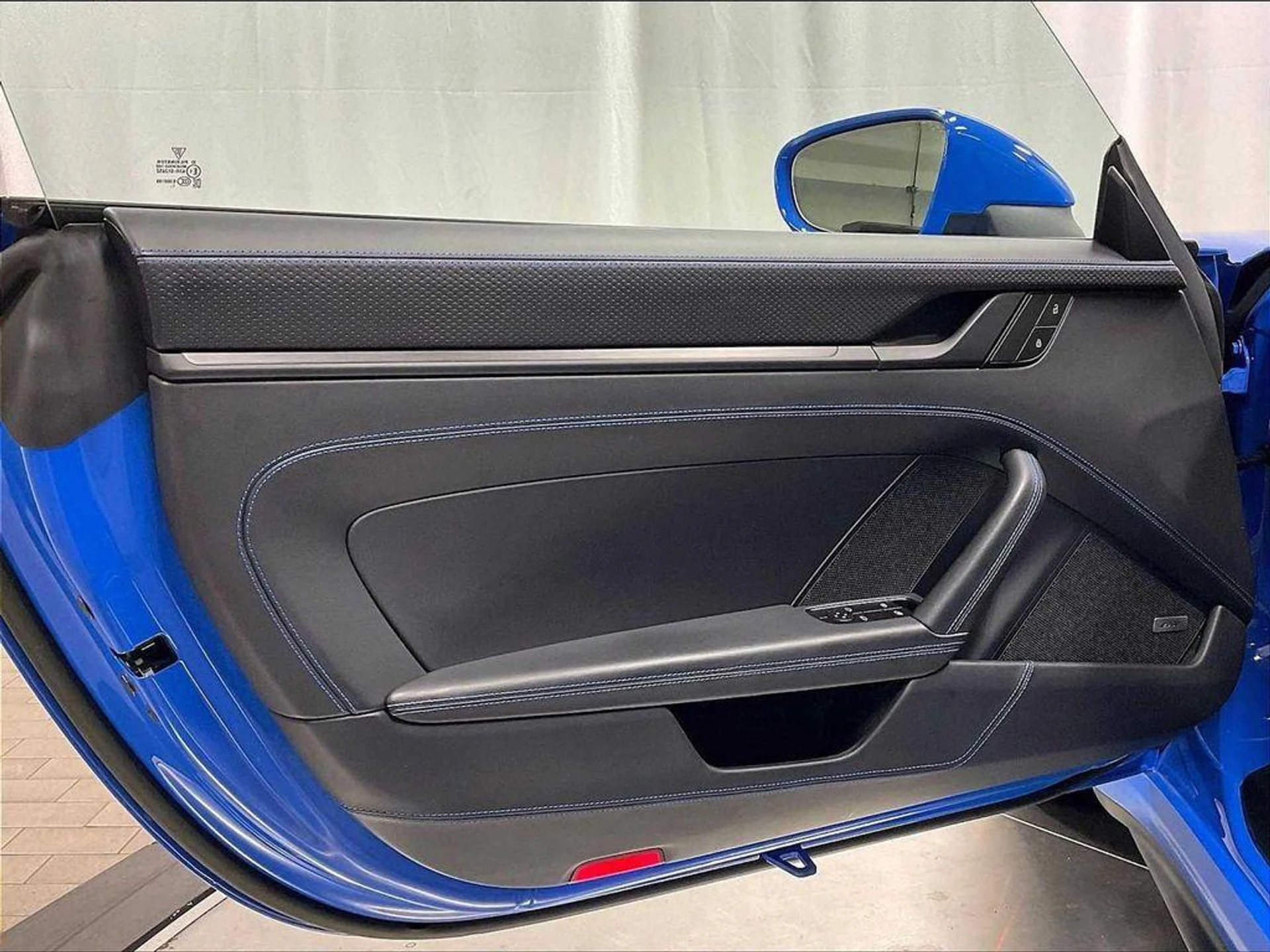 mph018_4107010107_f_A_Yx_H_Qk_G_Nx_De_J_Qut_Snd_B8e9_A_3e8f6d77f5