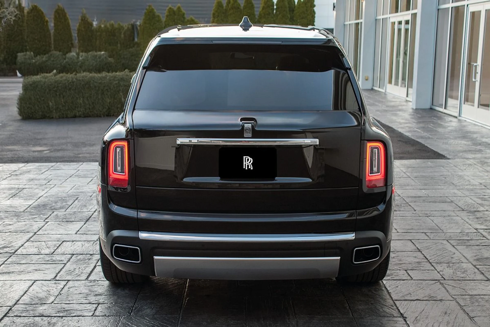 mph018_4107425818_Used_2019_Rolls_Royce_Cullinan_1739029975_aea43fd299