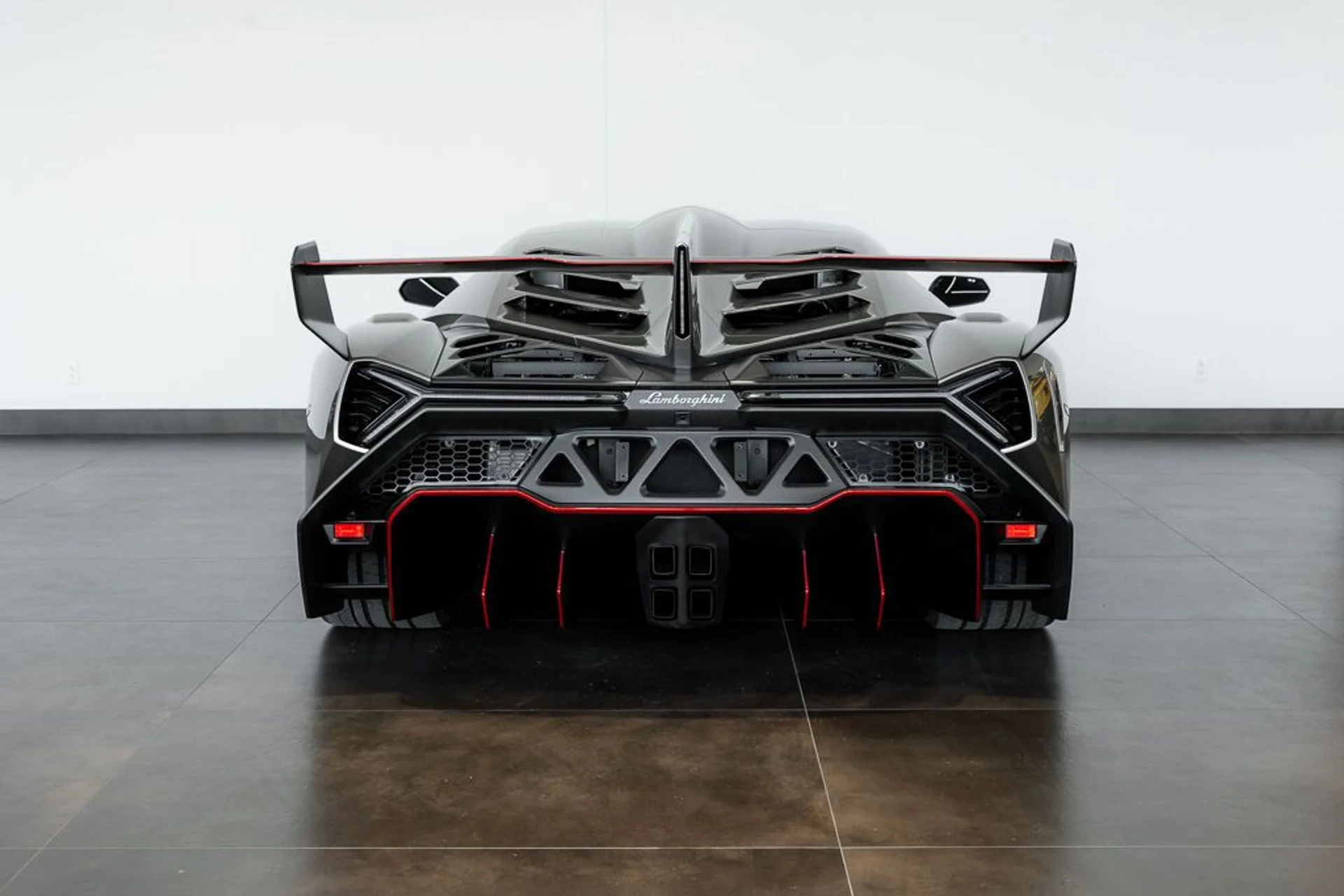 mph018_4136406066_lamborghini_veneno_2014_jpg_v_1779988126_8d14a2233e